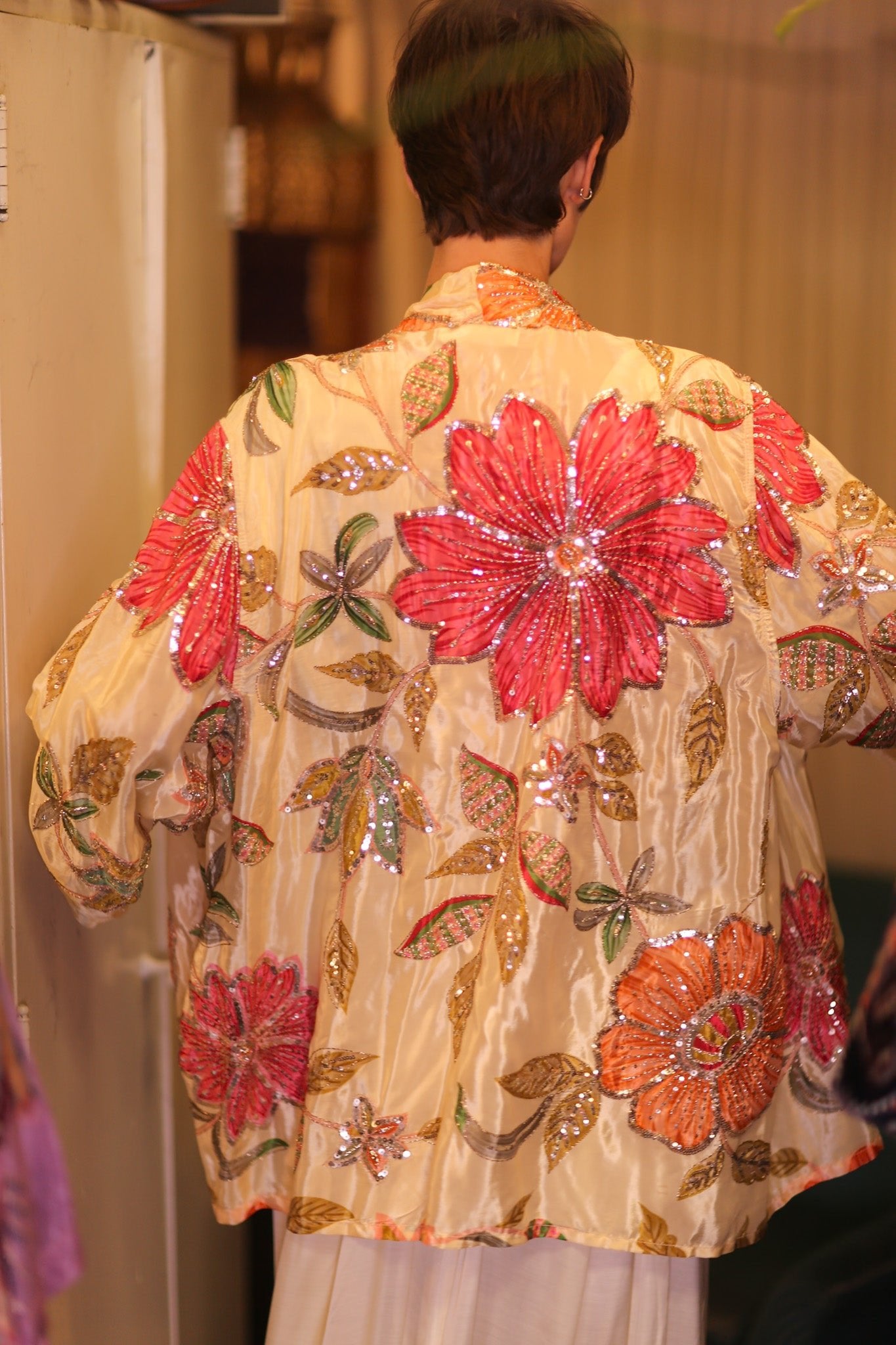EMBROIDERED SILK SHORT KIMONO CORALINE - BANGKOK TAILOR CLOTHING STORE - HANDMADE CLOTHING
