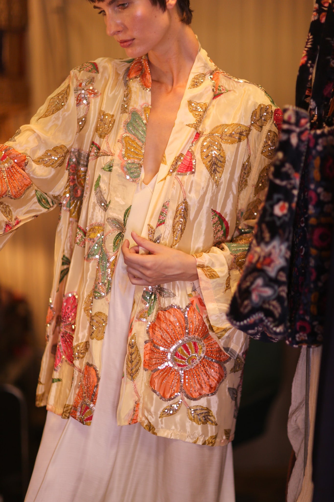 EMBROIDERED SILK SHORT KIMONO CORALINE - BANGKOK TAILOR CLOTHING STORE - HANDMADE CLOTHING