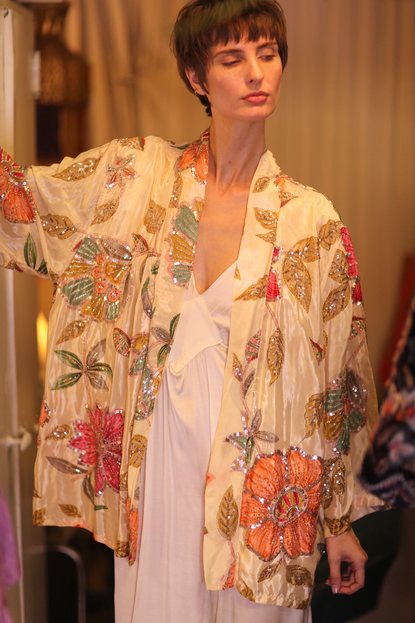 EMBROIDERED SILK SHORT KIMONO CORALINE - BANGKOK TAILOR CLOTHING STORE - HANDMADE CLOTHING