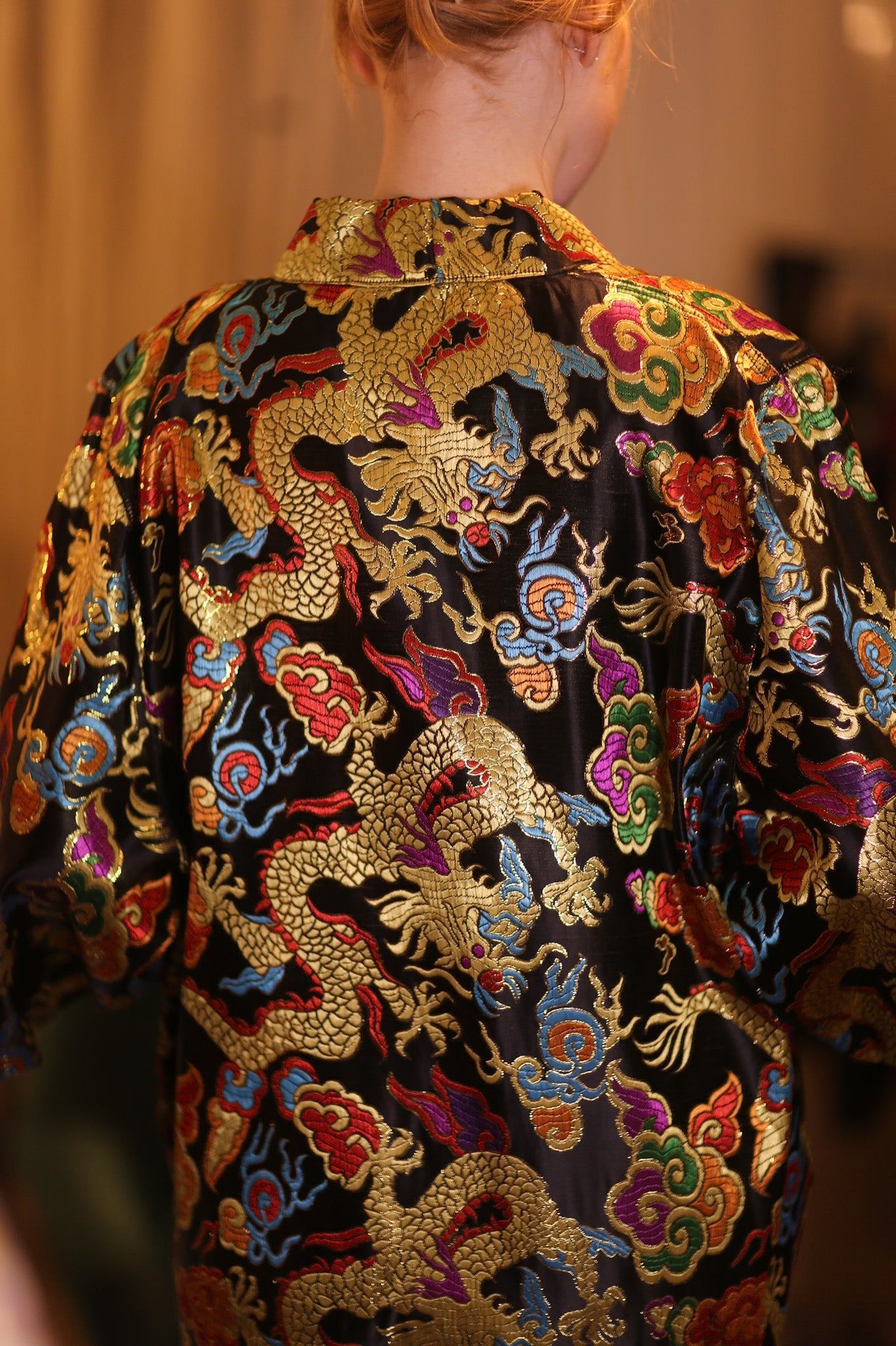 EMBROIDERED SILK SHORT KIMONO JĪNLÓNG - BANGKOK TAILOR CLOTHING STORE - HANDMADE CLOTHING