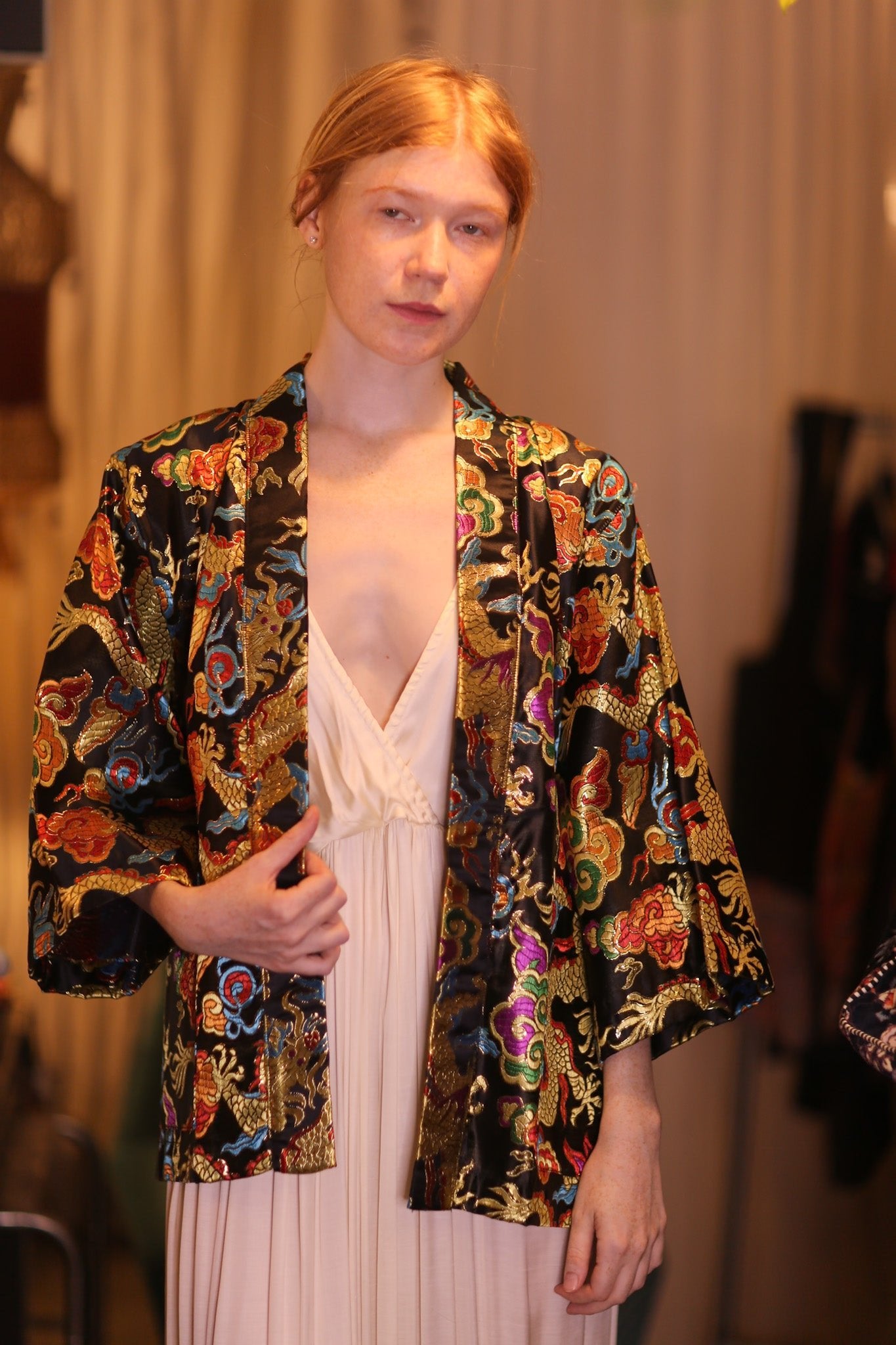 EMBROIDERED SILK SHORT KIMONO JĪNLÓNG - BANGKOK TAILOR CLOTHING STORE - HANDMADE CLOTHING