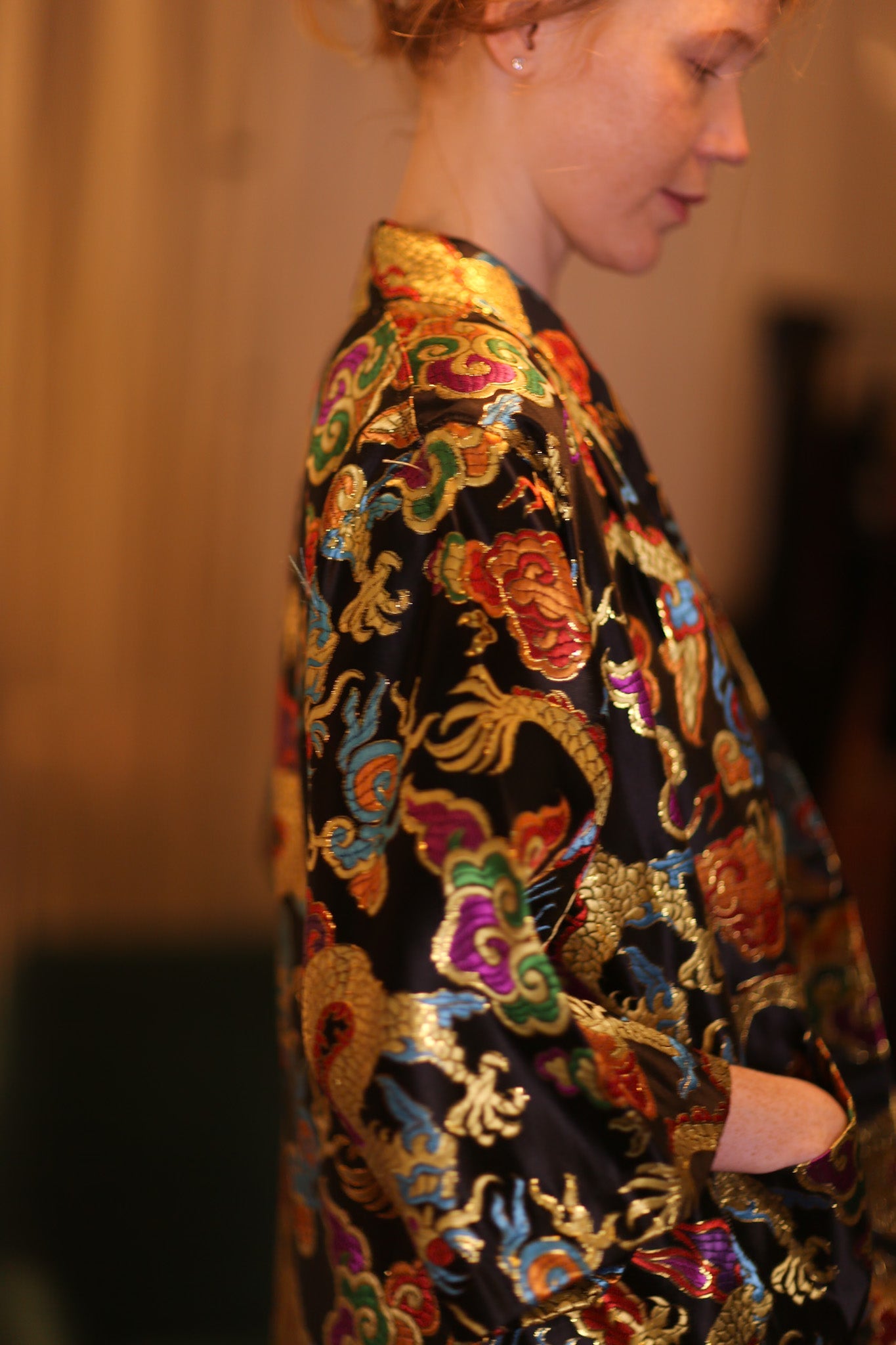 EMBROIDERED SILK SHORT KIMONO JĪNLÓNG - BANGKOK TAILOR CLOTHING STORE - HANDMADE CLOTHING