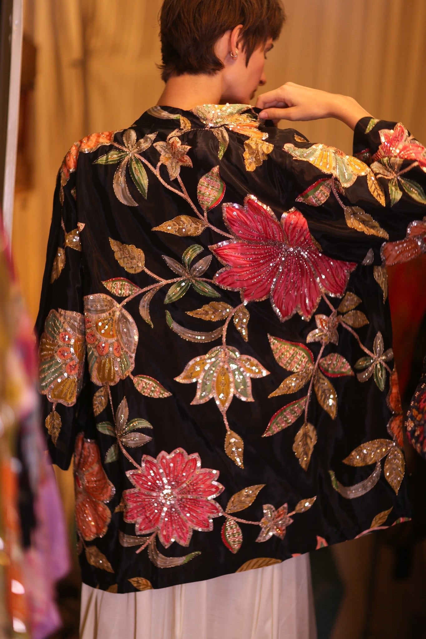 EMBROIDERED SILK SHORT KIMONO THONEPANHLA - BANGKOK TAILOR CLOTHING STORE - HANDMADE CLOTHING