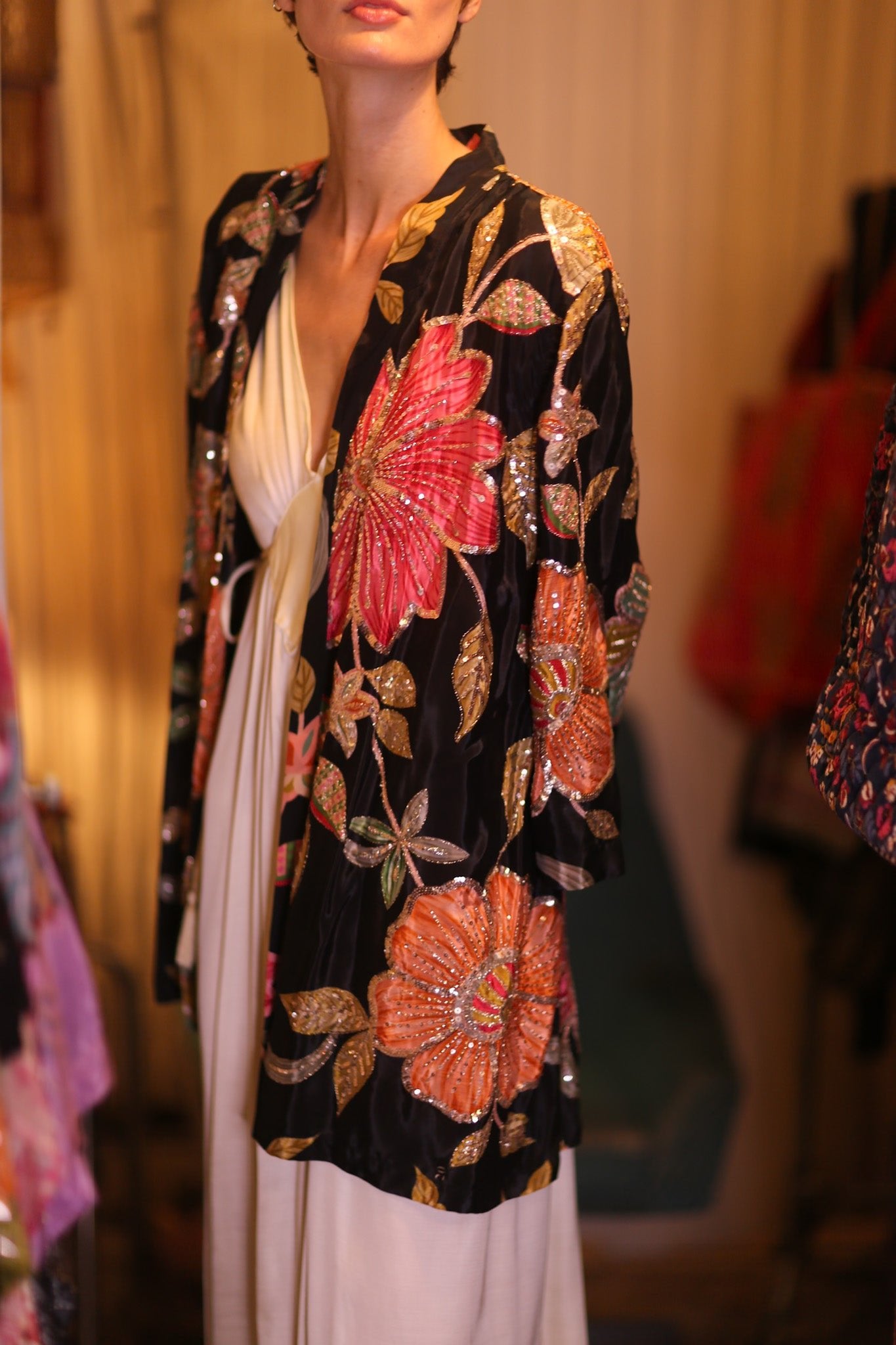 EMBROIDERED SILK SHORT KIMONO THONEPANHLA - BANGKOK TAILOR CLOTHING STORE - HANDMADE CLOTHING