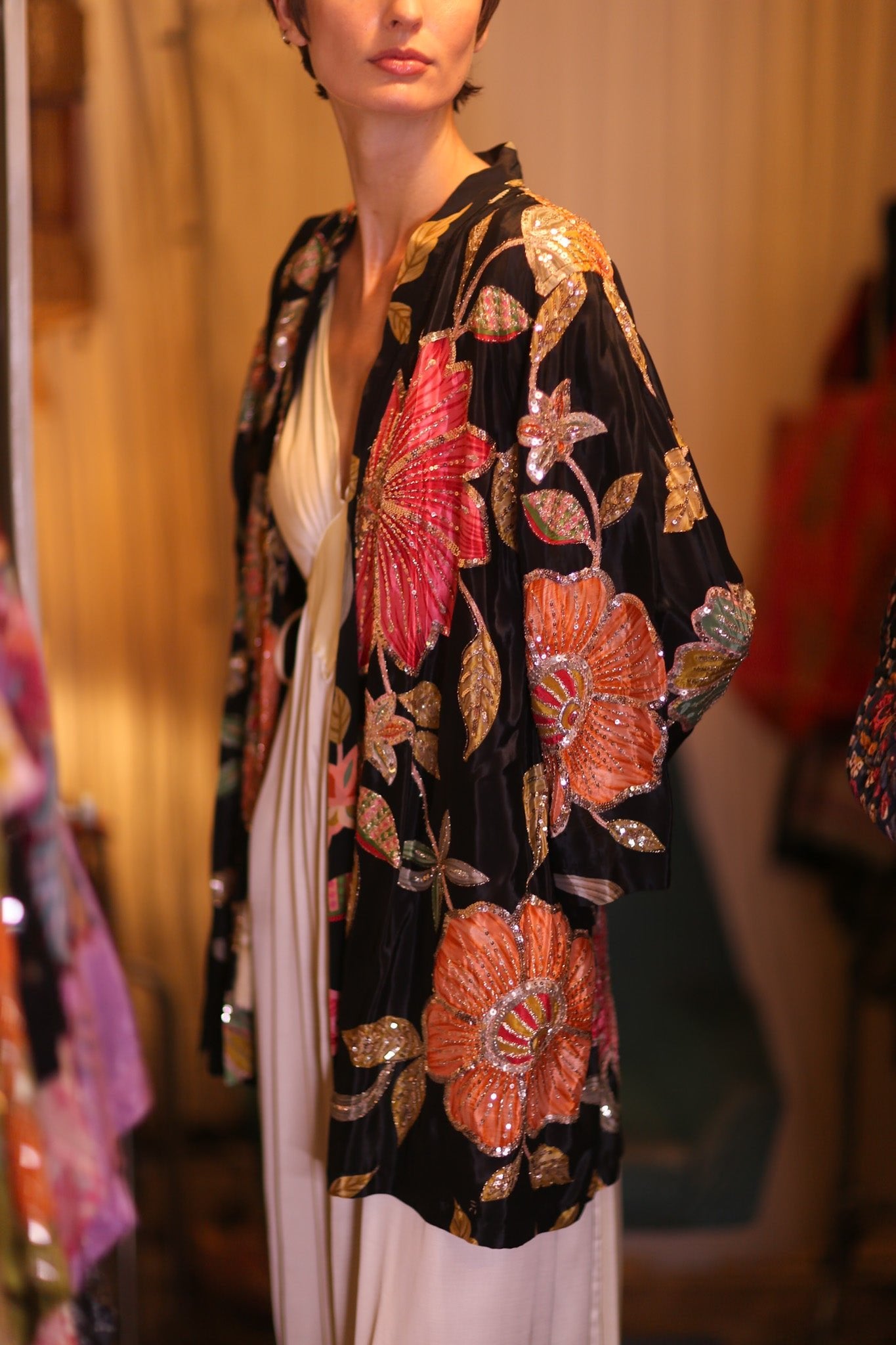 EMBROIDERED SILK SHORT KIMONO THONEPANHLA - BANGKOK TAILOR CLOTHING STORE - HANDMADE CLOTHING