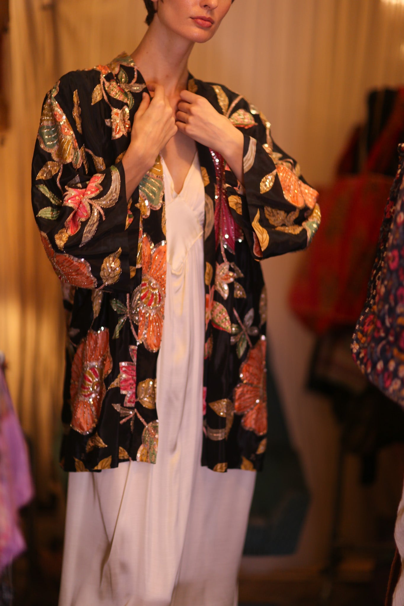 EMBROIDERED SILK SHORT KIMONO THONEPANHLA - BANGKOK TAILOR CLOTHING STORE - HANDMADE CLOTHING