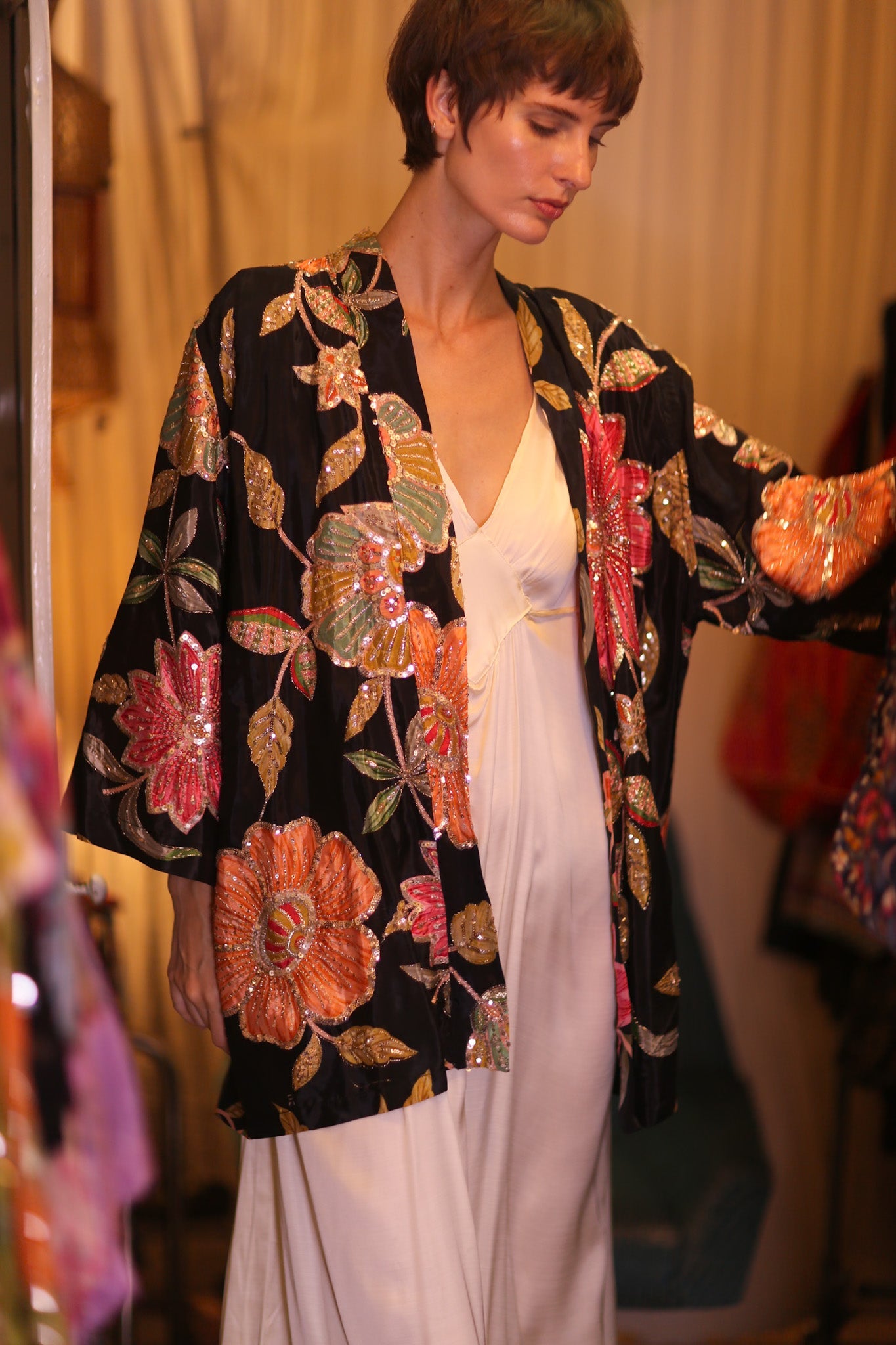 EMBROIDERED SILK SHORT KIMONO THONEPANHLA - BANGKOK TAILOR CLOTHING STORE - HANDMADE CLOTHING