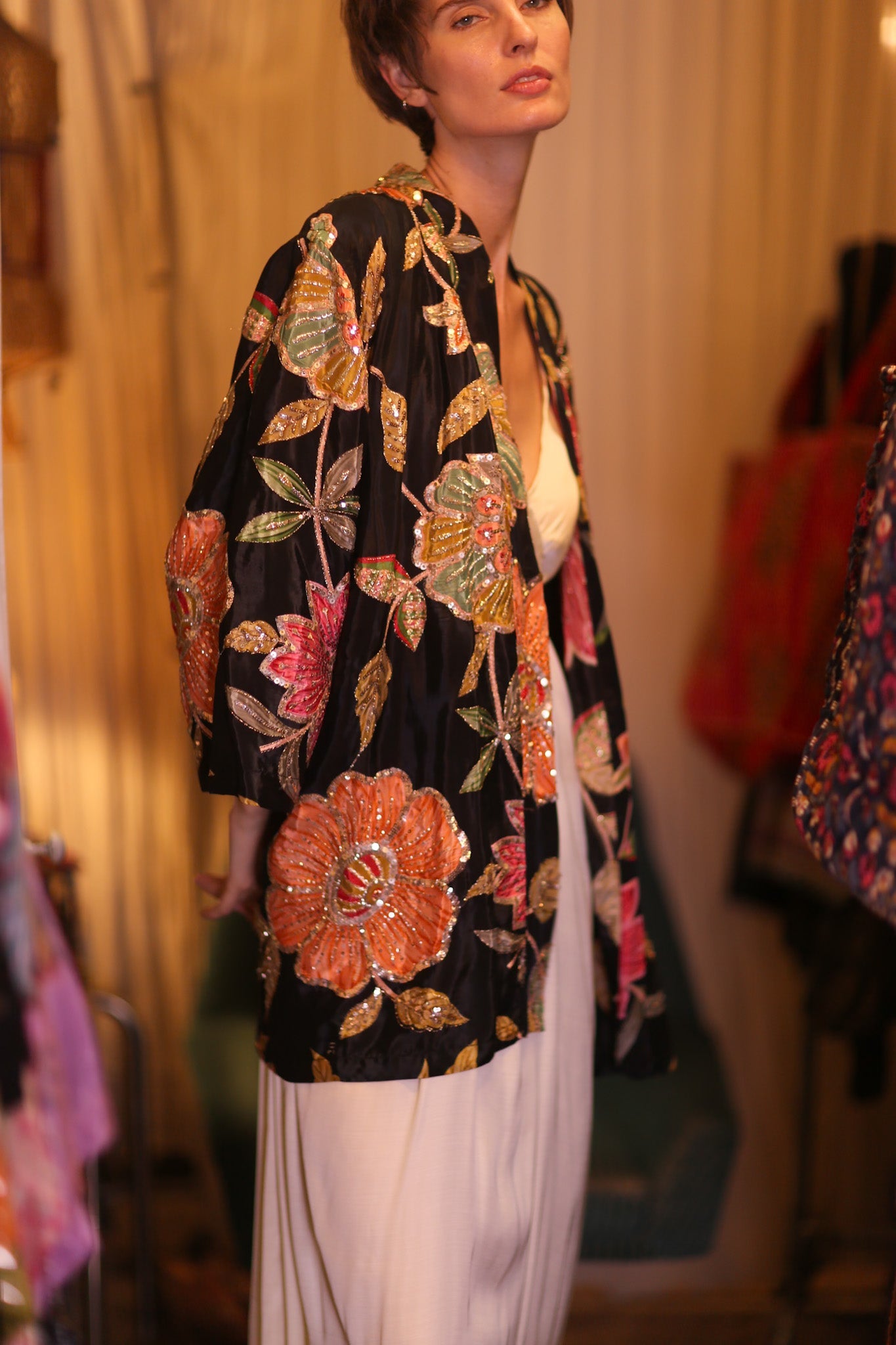 EMBROIDERED SILK SHORT KIMONO THONEPANHLA - BANGKOK TAILOR CLOTHING STORE - HANDMADE CLOTHING
