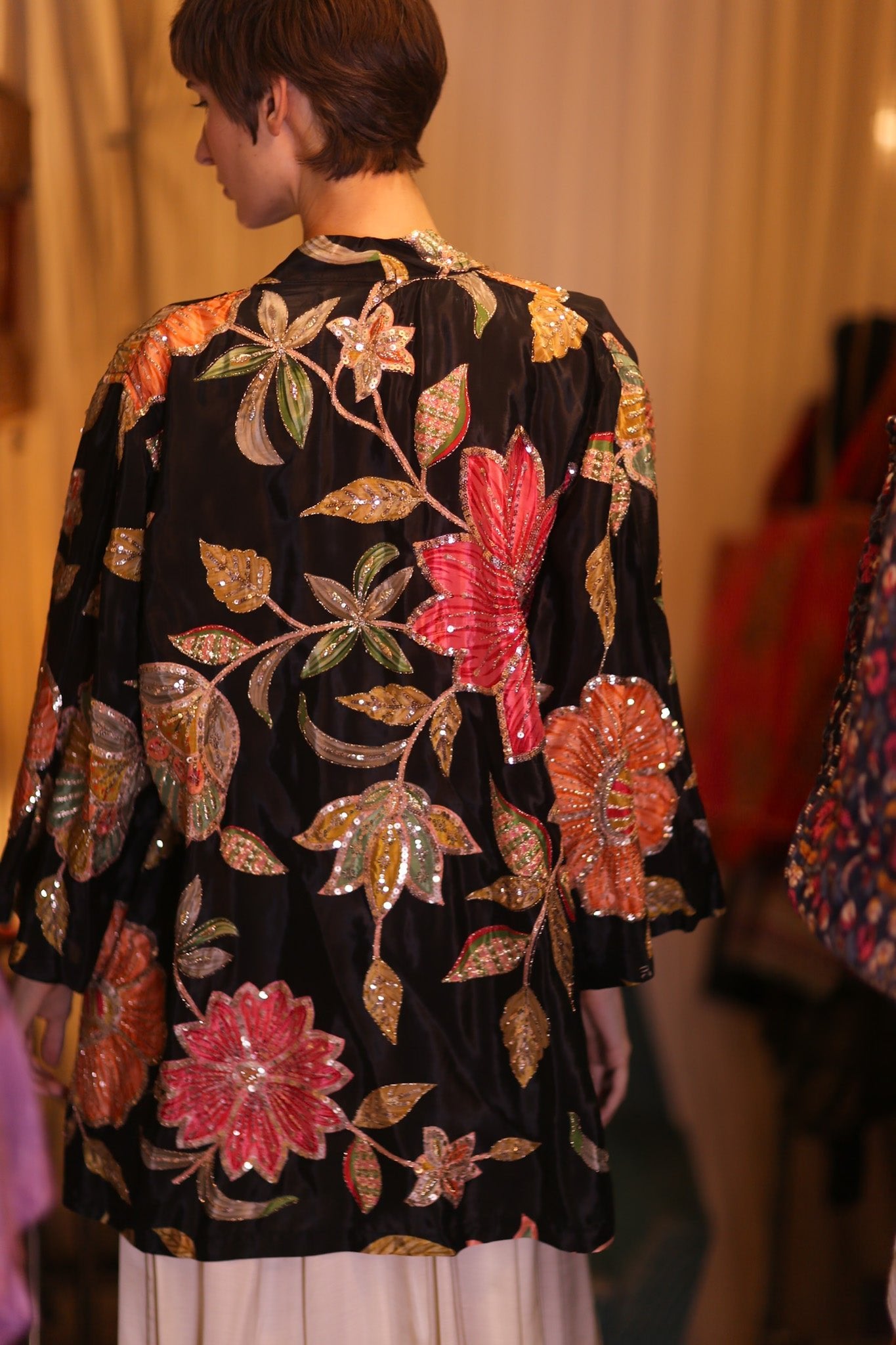 EMBROIDERED SILK SHORT KIMONO THONEPANHLA - BANGKOK TAILOR CLOTHING STORE - HANDMADE CLOTHING