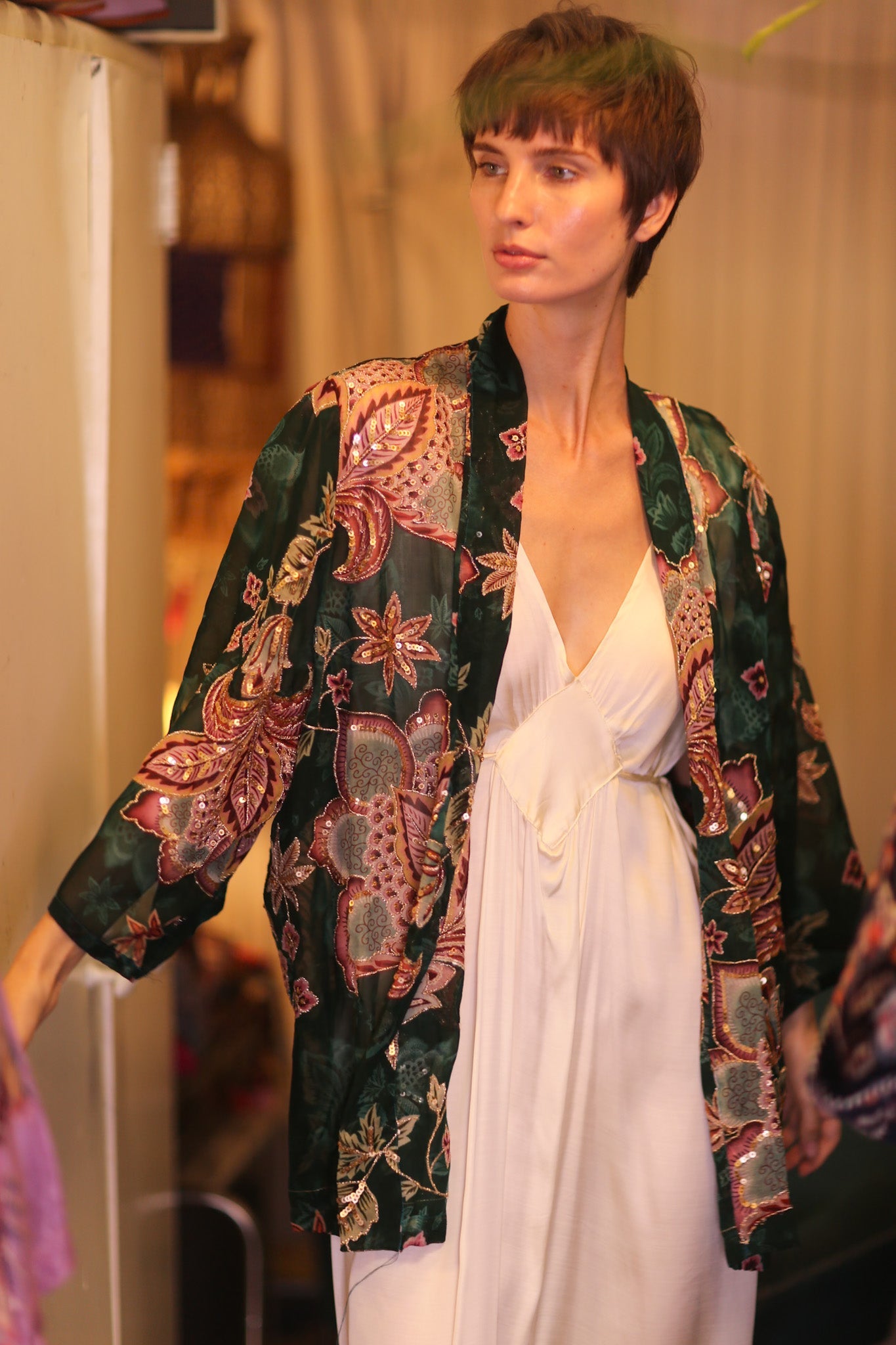 EMBROIDERED SILK SHORT KIMONO VERDELLE - BANGKOK TAILOR CLOTHING STORE - HANDMADE CLOTHING