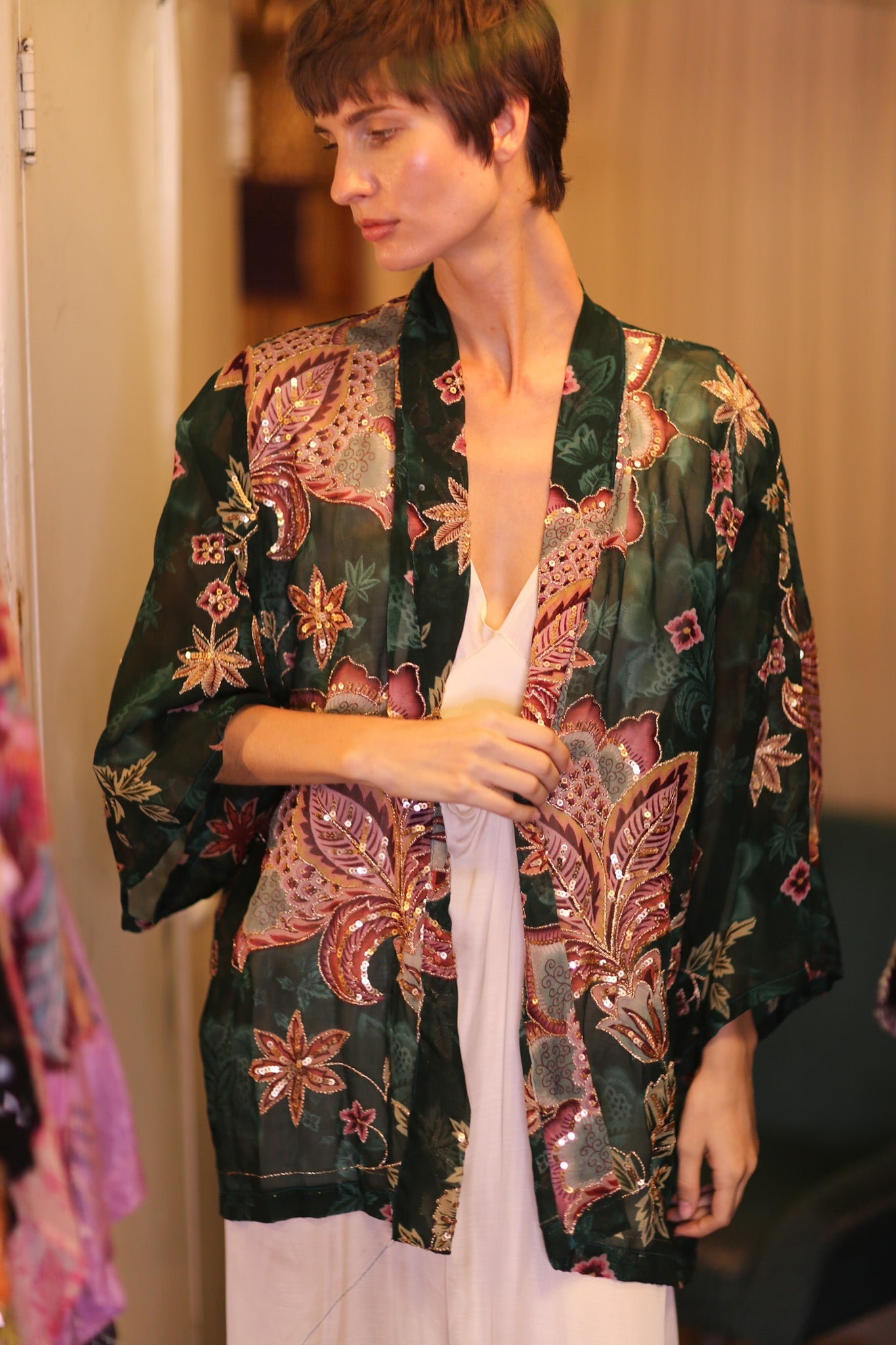 EMBROIDERED SILK SHORT KIMONO VERDELLE - BANGKOK TAILOR CLOTHING STORE - HANDMADE CLOTHING