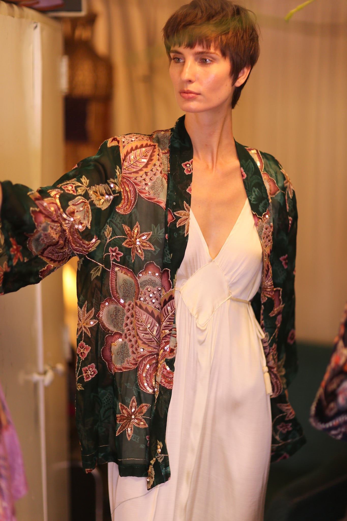EMBROIDERED SILK SHORT KIMONO VERDELLE - BANGKOK TAILOR CLOTHING STORE - HANDMADE CLOTHING