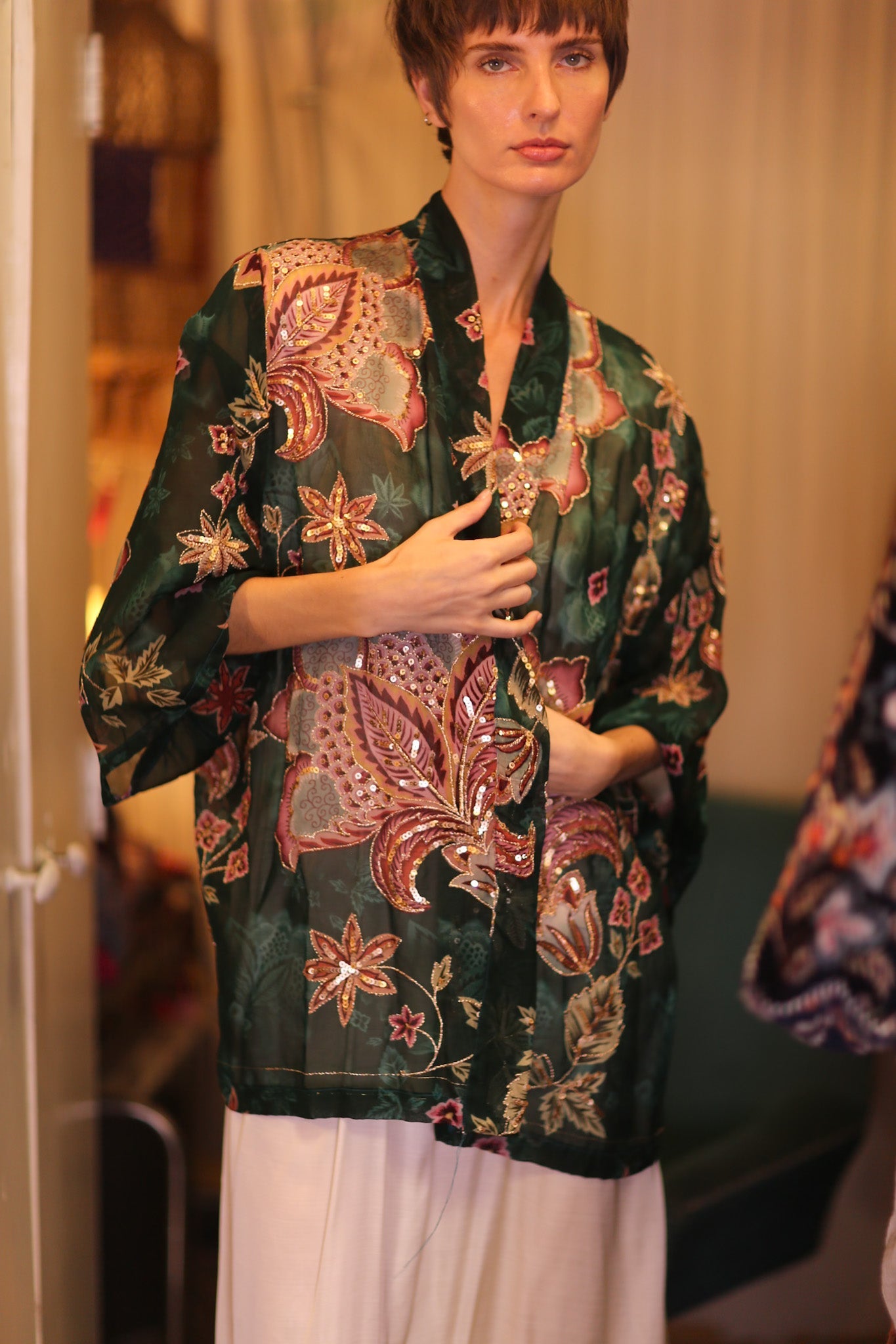 EMBROIDERED SILK SHORT KIMONO VERDELLE - BANGKOK TAILOR CLOTHING STORE - HANDMADE CLOTHING