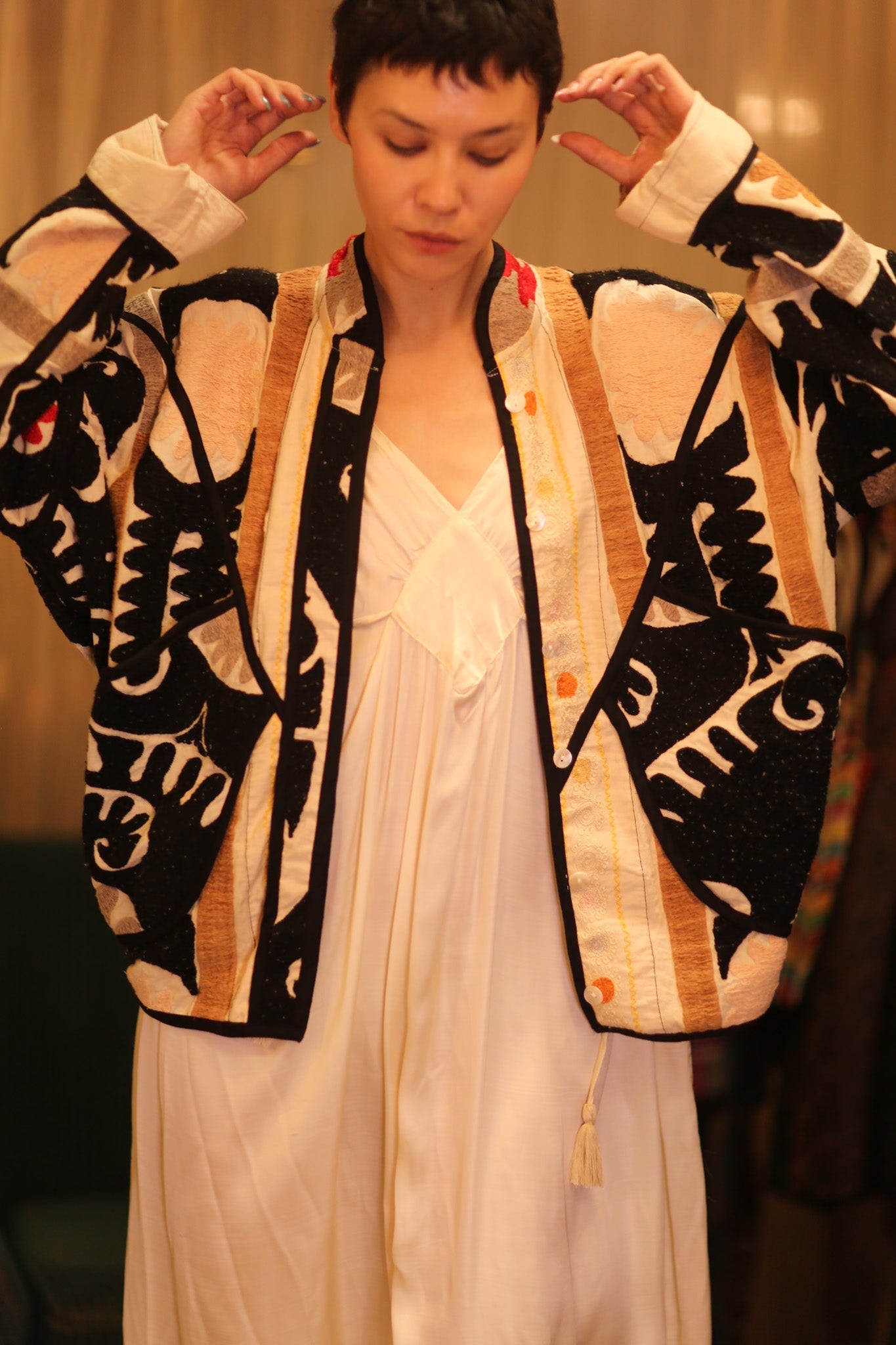 EMBROIDERED SUZANI JACKET INPARA - BANGKOK TAILOR CLOTHING STORE - HANDMADE CLOTHING