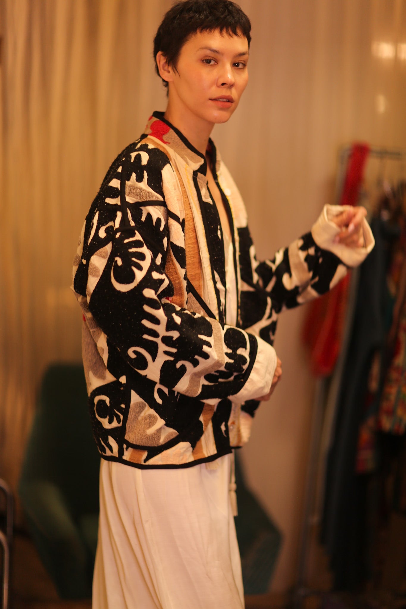 EMBROIDERED SUZANI JACKET INPARA - BANGKOK TAILOR CLOTHING STORE - HANDMADE CLOTHING