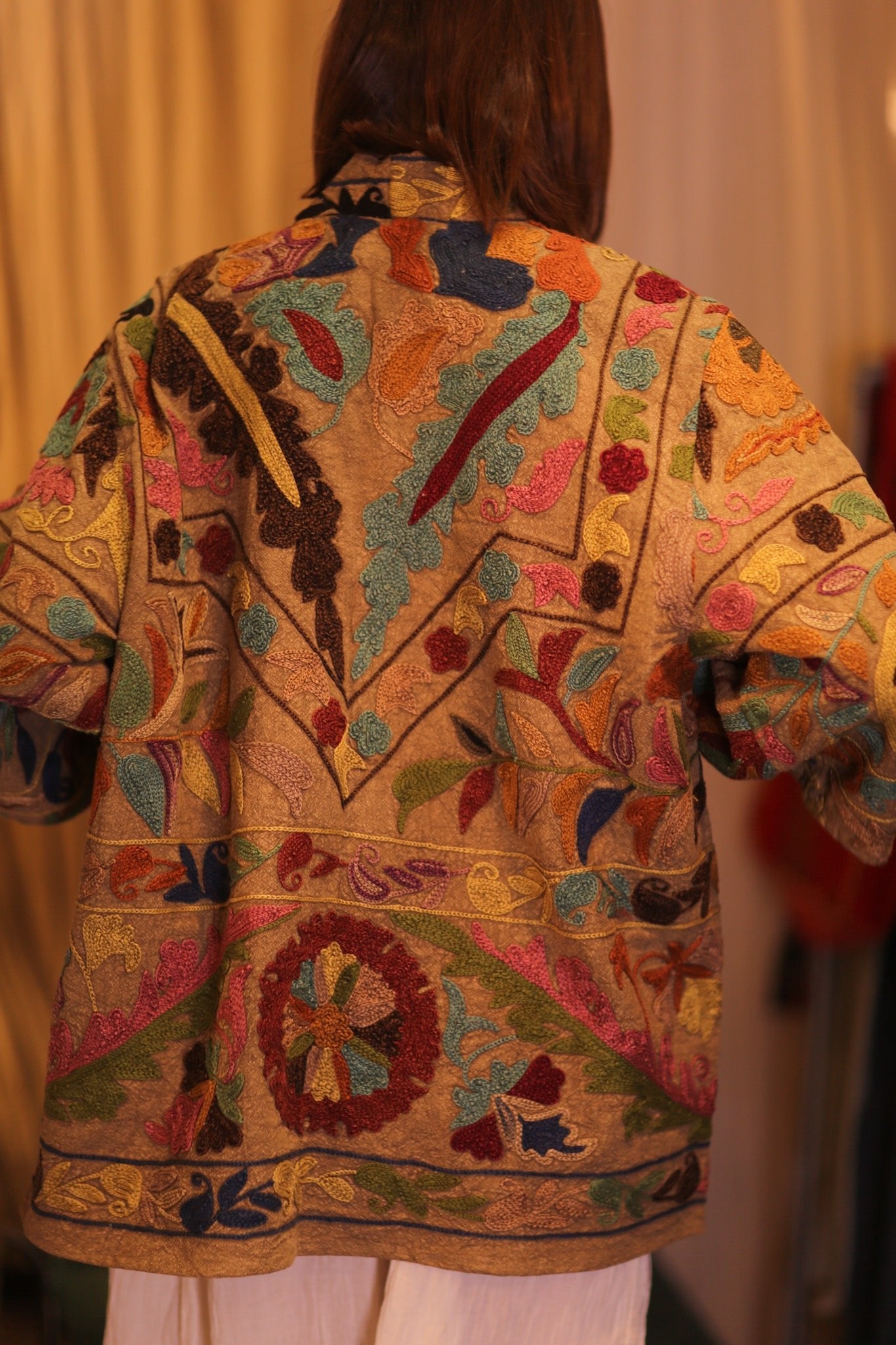 EMBROIDERED SUZANI SHORT KIMONO MONTY JAGU - BANGKOK TAILOR CLOTHING STORE - HANDMADE CLOTHING