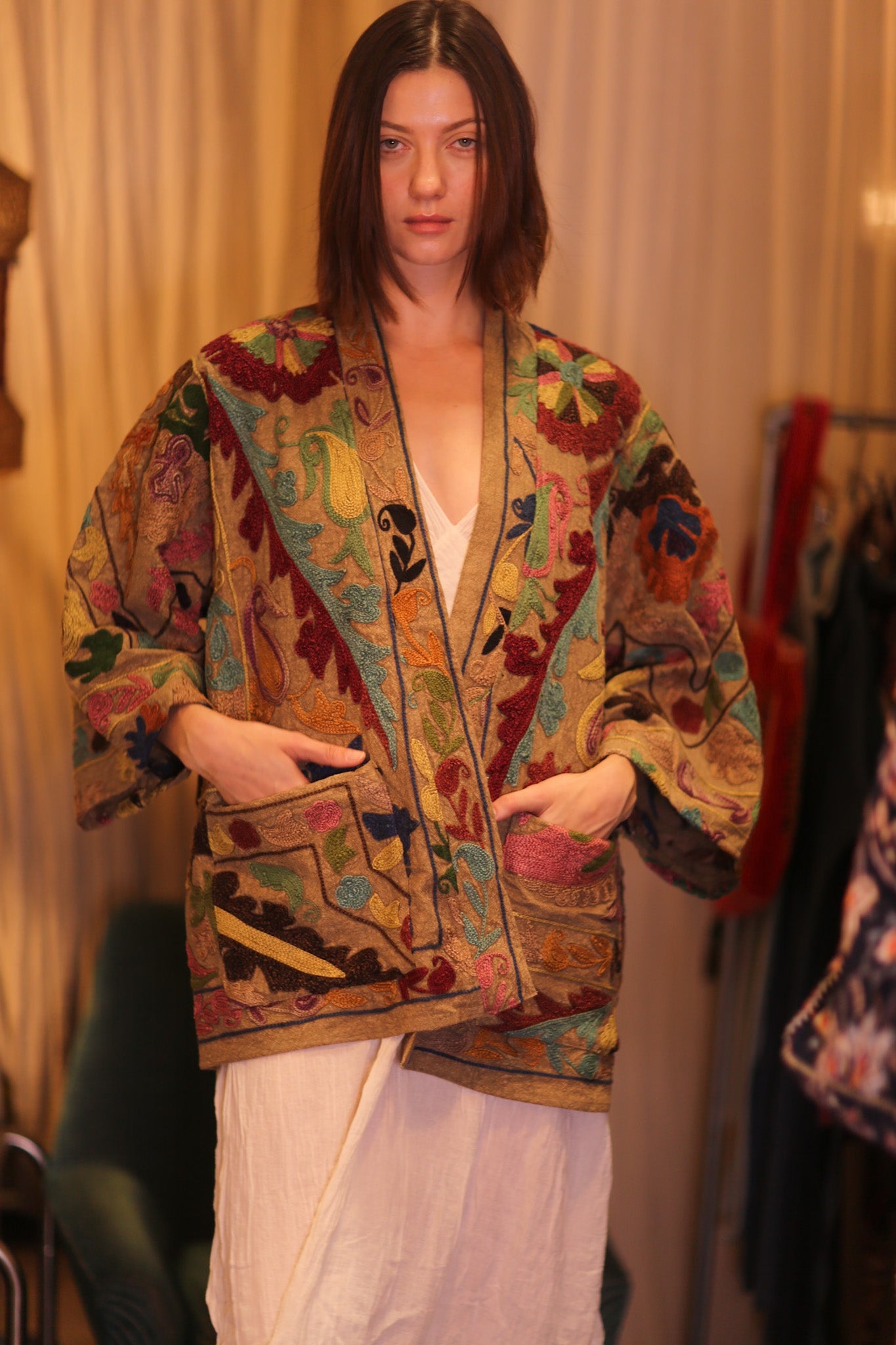 EMBROIDERED SUZANI SHORT KIMONO MONTY JAGU - BANGKOK TAILOR CLOTHING STORE - HANDMADE CLOTHING