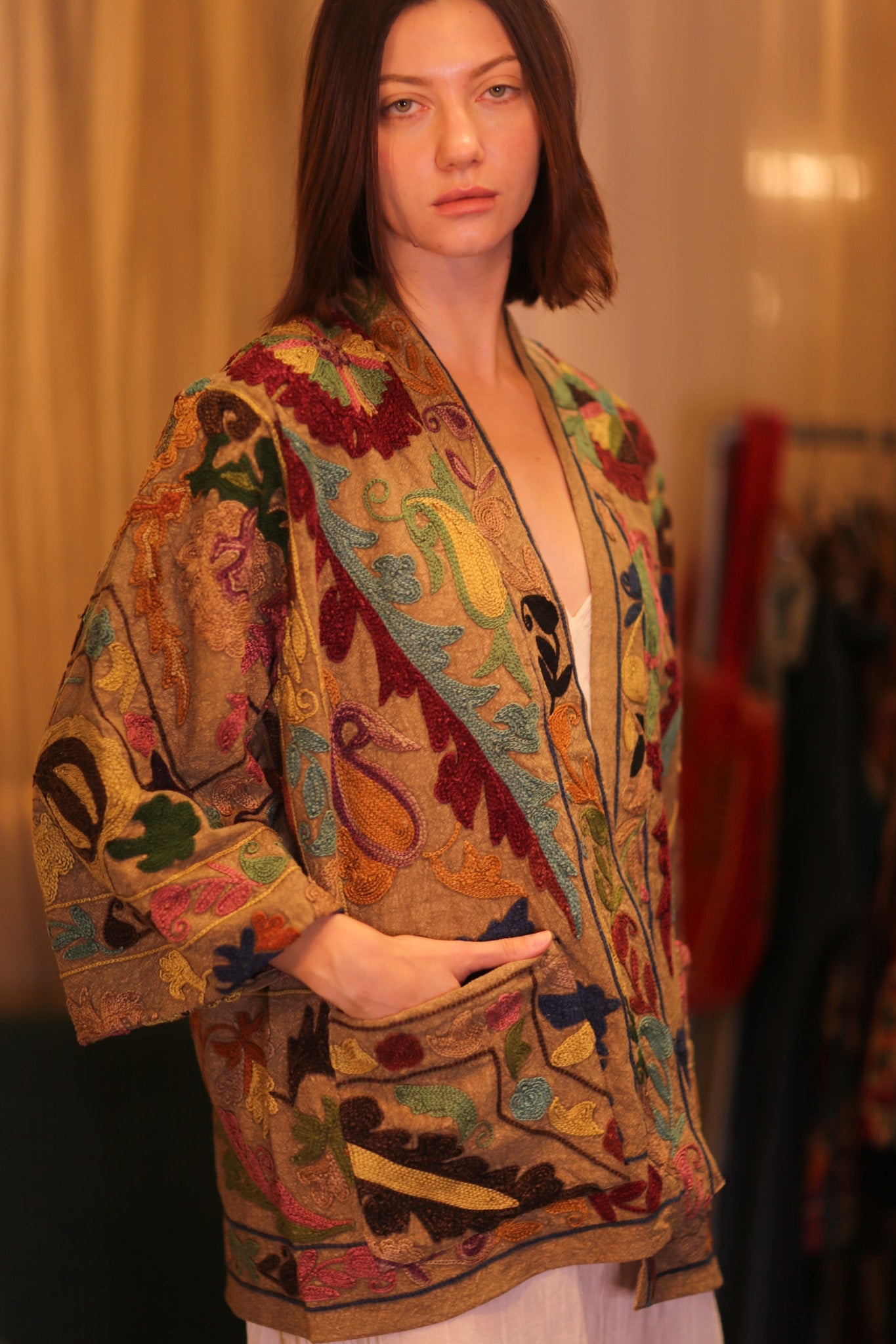 EMBROIDERED SUZANI SHORT KIMONO MONTY JAGU - BANGKOK TAILOR CLOTHING STORE - HANDMADE CLOTHING