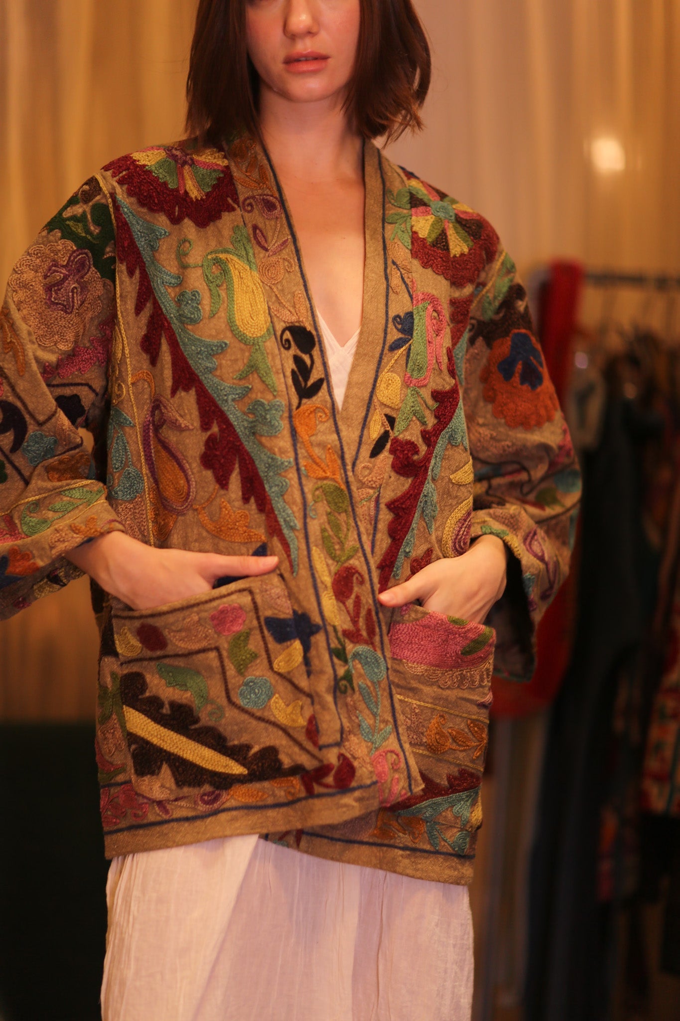 EMBROIDERED SUZANI SHORT KIMONO MONTY JAGU - BANGKOK TAILOR CLOTHING STORE - HANDMADE CLOTHING