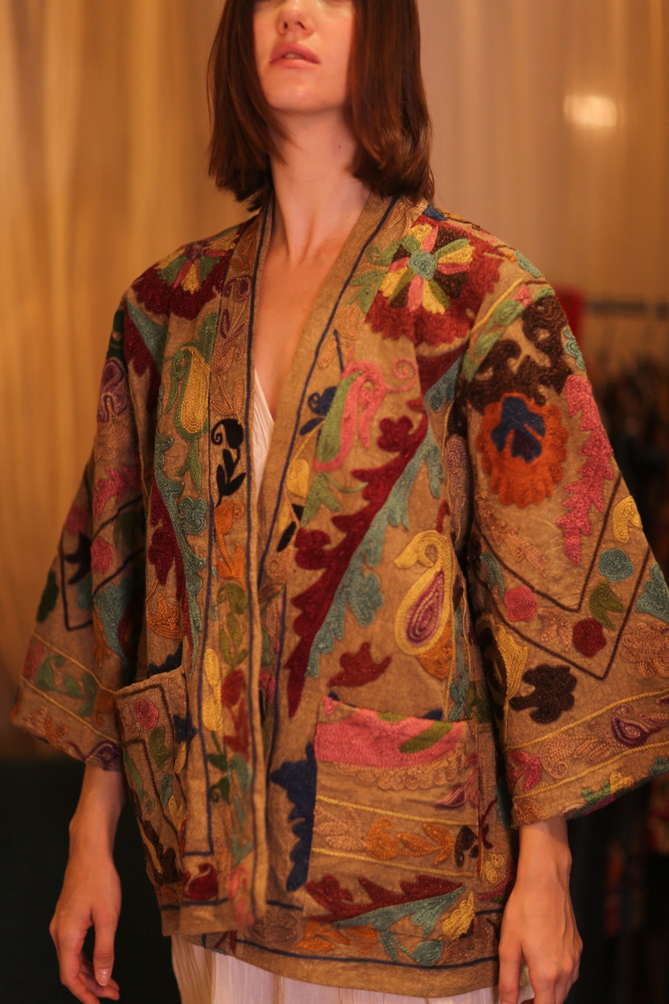 EMBROIDERED SUZANI SHORT KIMONO MONTY JAGU - BANGKOK TAILOR CLOTHING STORE - HANDMADE CLOTHING