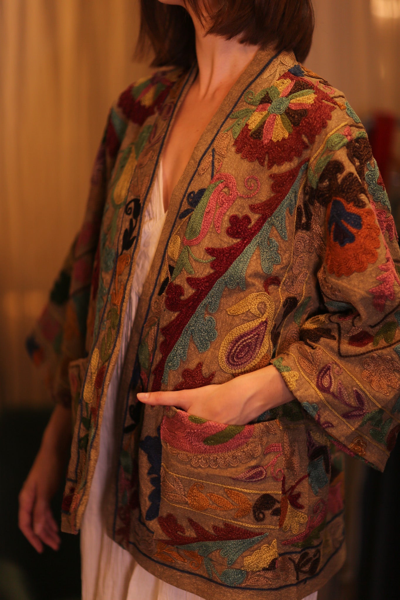 EMBROIDERED SUZANI SHORT KIMONO MONTY JAGU - BANGKOK TAILOR CLOTHING STORE - HANDMADE CLOTHING