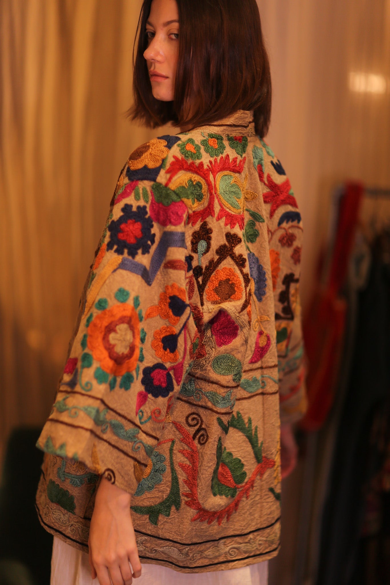 EMBROIDERED SUZANI SHORT KIMONO MONTY JING - BANGKOK TAILOR CLOTHING STORE - HANDMADE CLOTHING