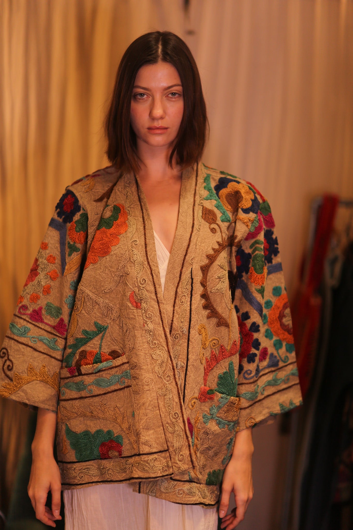 EMBROIDERED SUZANI SHORT KIMONO MONTY JING - BANGKOK TAILOR CLOTHING STORE - HANDMADE CLOTHING