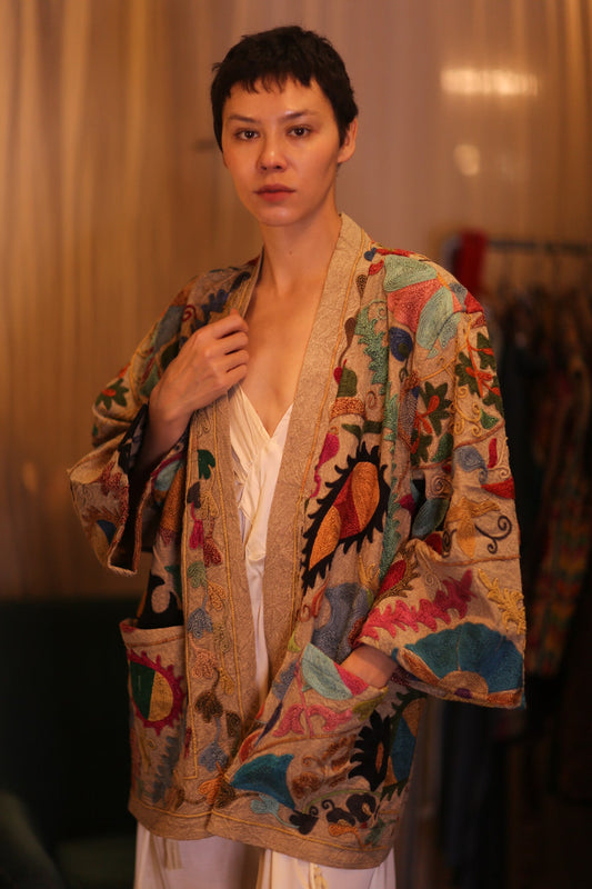 EMBROIDERED SUZANI SHORT KIMONO MONTY YAUNGWAR - BANGKOK TAILOR CLOTHING STORE - HANDMADE CLOTHING