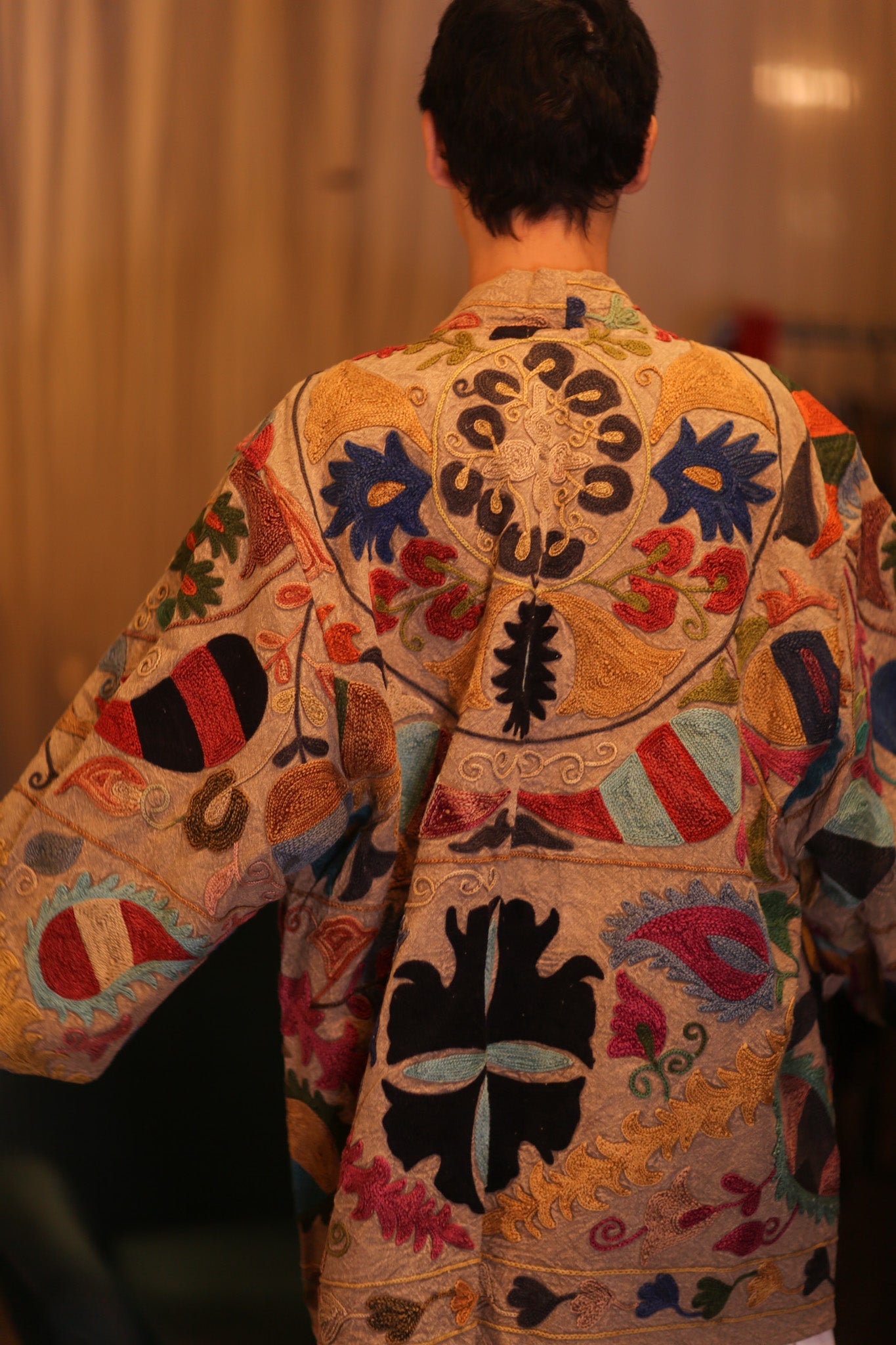 EMBROIDERED SUZANI SHORT KIMONO MONTY YAUNGWAR - BANGKOK TAILOR CLOTHING STORE - HANDMADE CLOTHING