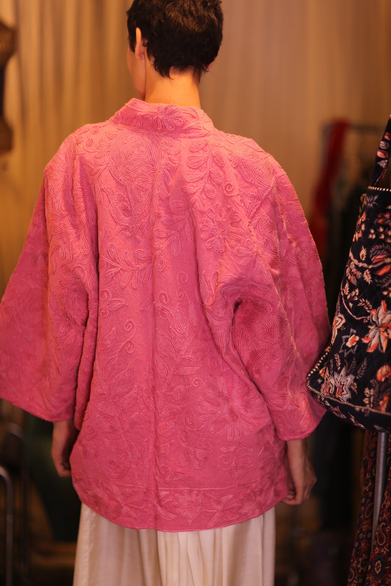 EMBROIDERED SUZANI SHORT PINK KIMONO JADEU - BANGKOK TAILOR CLOTHING STORE - HANDMADE CLOTHING