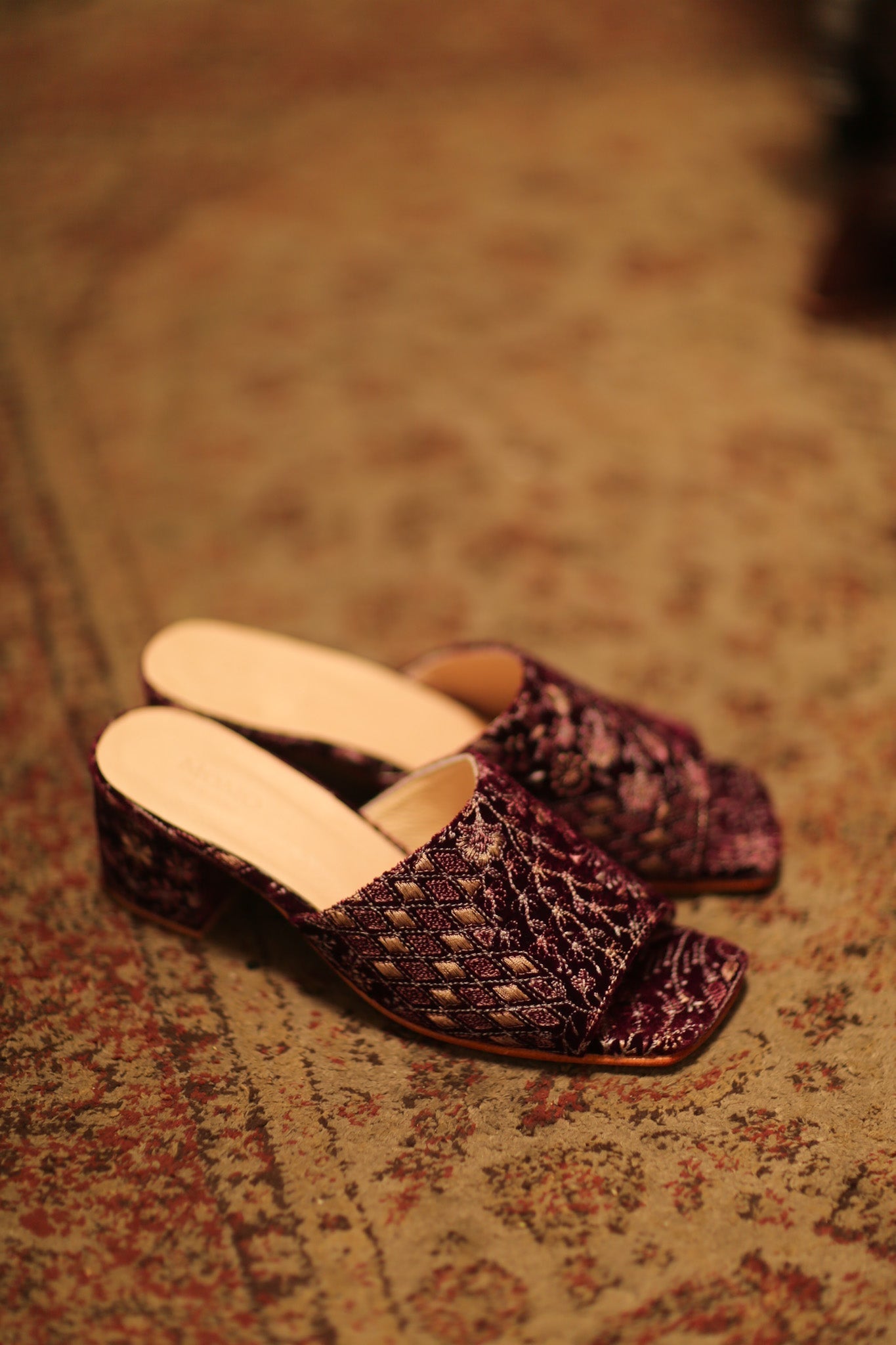 EMBROIDERED VELVET HEELED MULES JARISSA - BANGKOK TAILOR CLOTHING STORE - HANDMADE CLOTHING