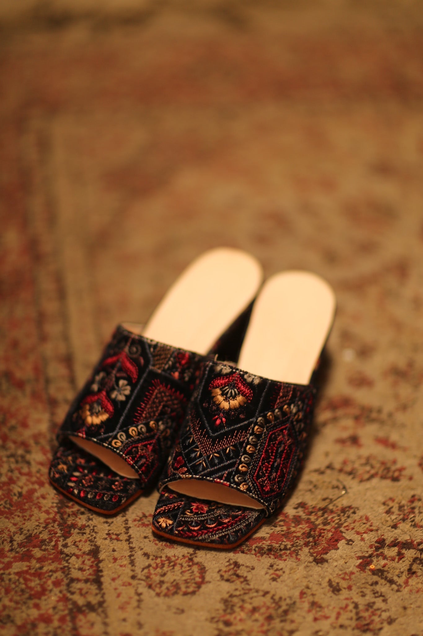 EMBROIDERED VELVET HEELED MULES LORINDA - BANGKOK TAILOR CLOTHING STORE - HANDMADE CLOTHING