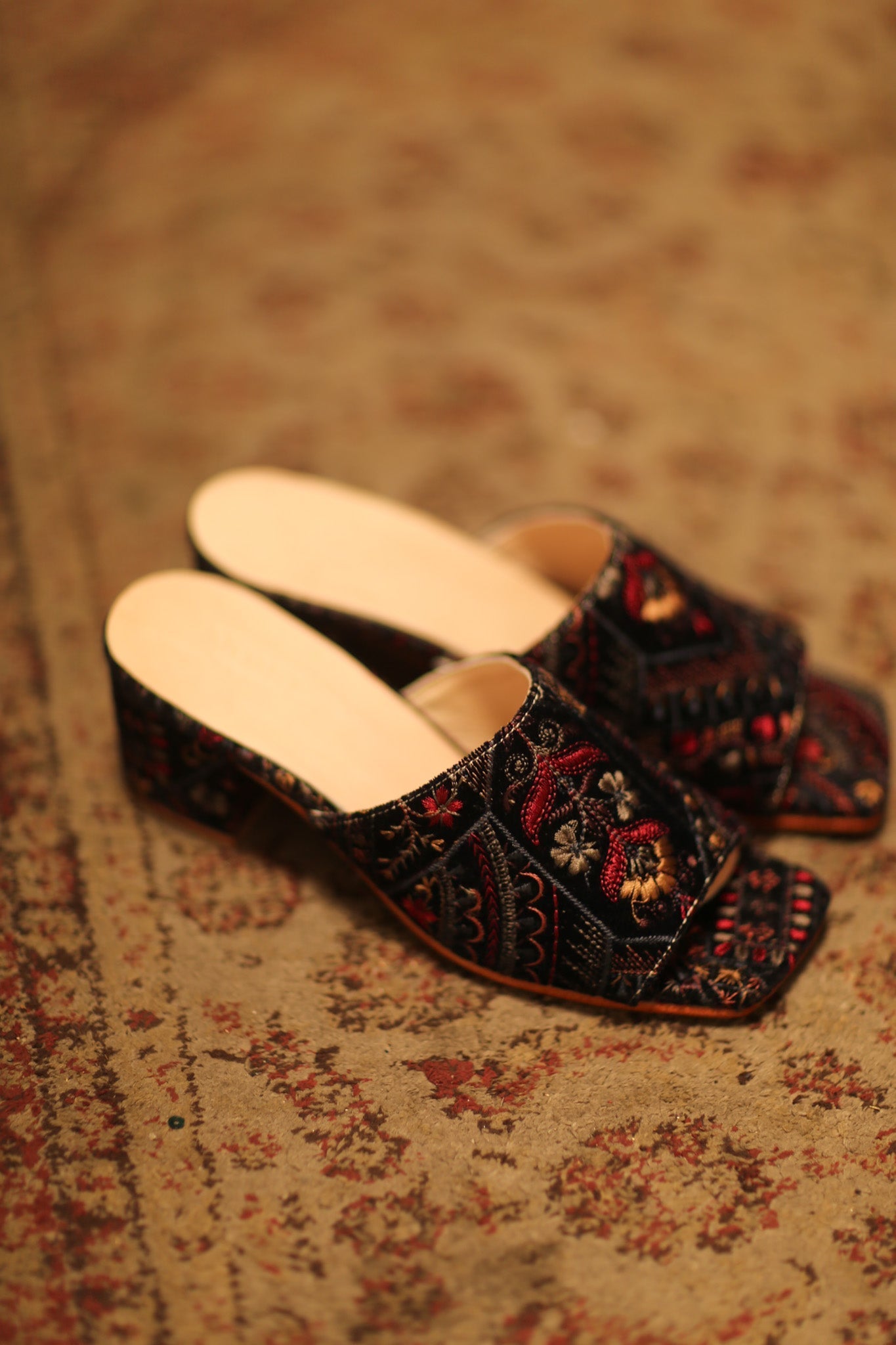 EMBROIDERED VELVET HEELED MULES LORINDA - BANGKOK TAILOR CLOTHING STORE - HANDMADE CLOTHING
