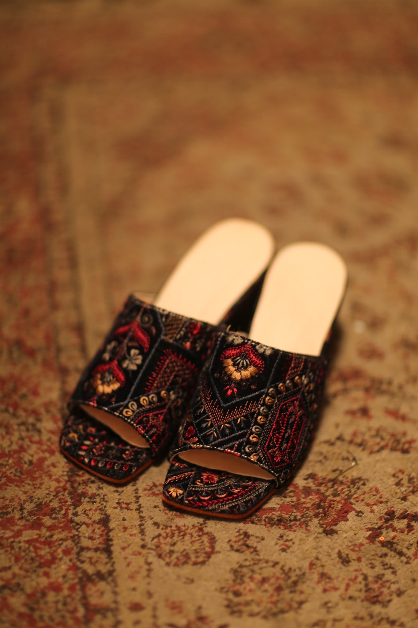EMBROIDERED VELVET HEELED MULES LORINDA - BANGKOK TAILOR CLOTHING STORE - HANDMADE CLOTHING
