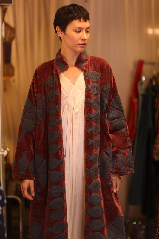 EMBROIDERED VELVET LONG COAT MISCHAK JIN - BANGKOK TAILOR CLOTHING STORE - HANDMADE CLOTHING