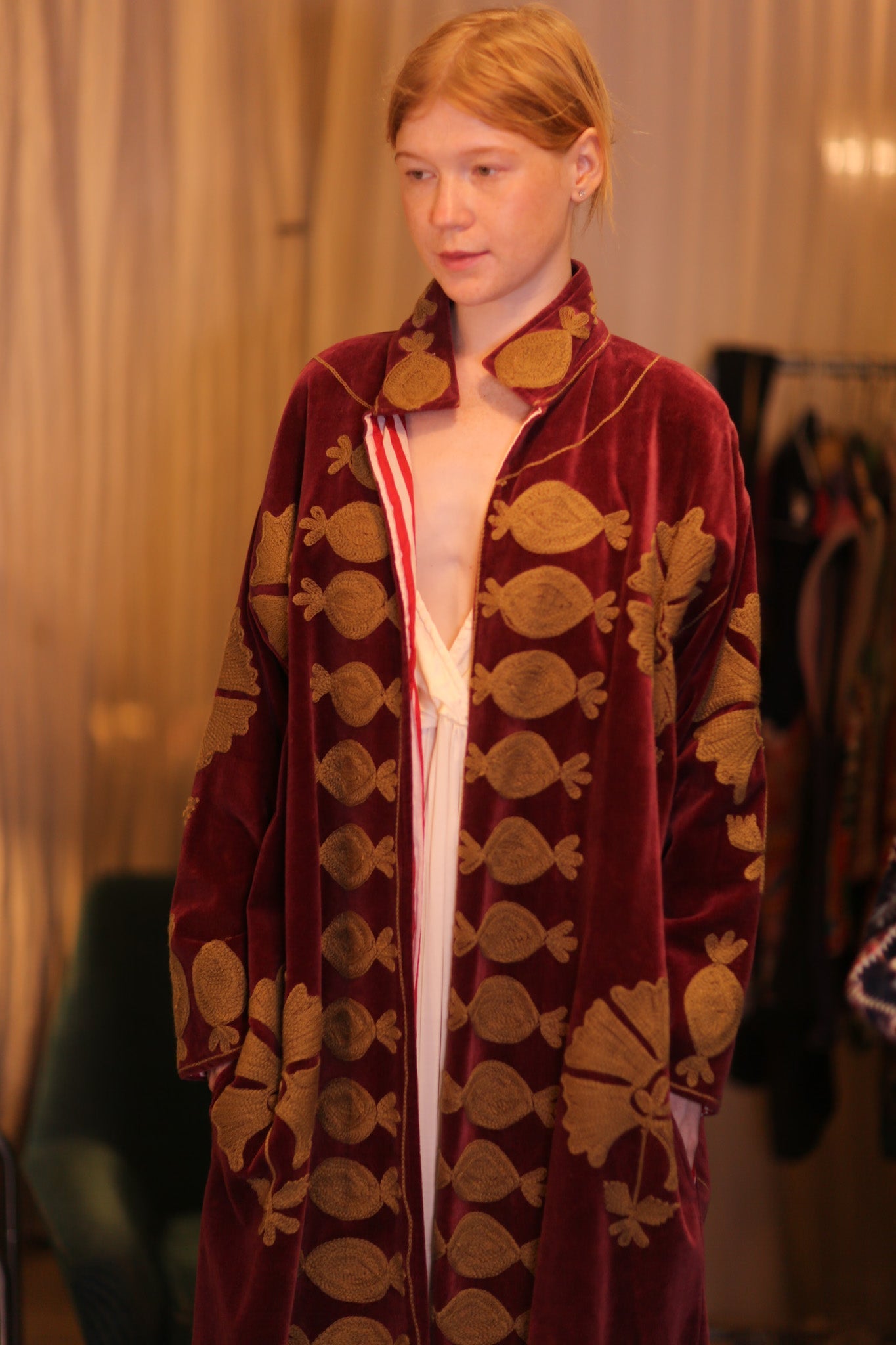 EMBROIDERED VELVET LONG COAT MISCHKA NFAI - BANGKOK TAILOR CLOTHING STORE - HANDMADE CLOTHING