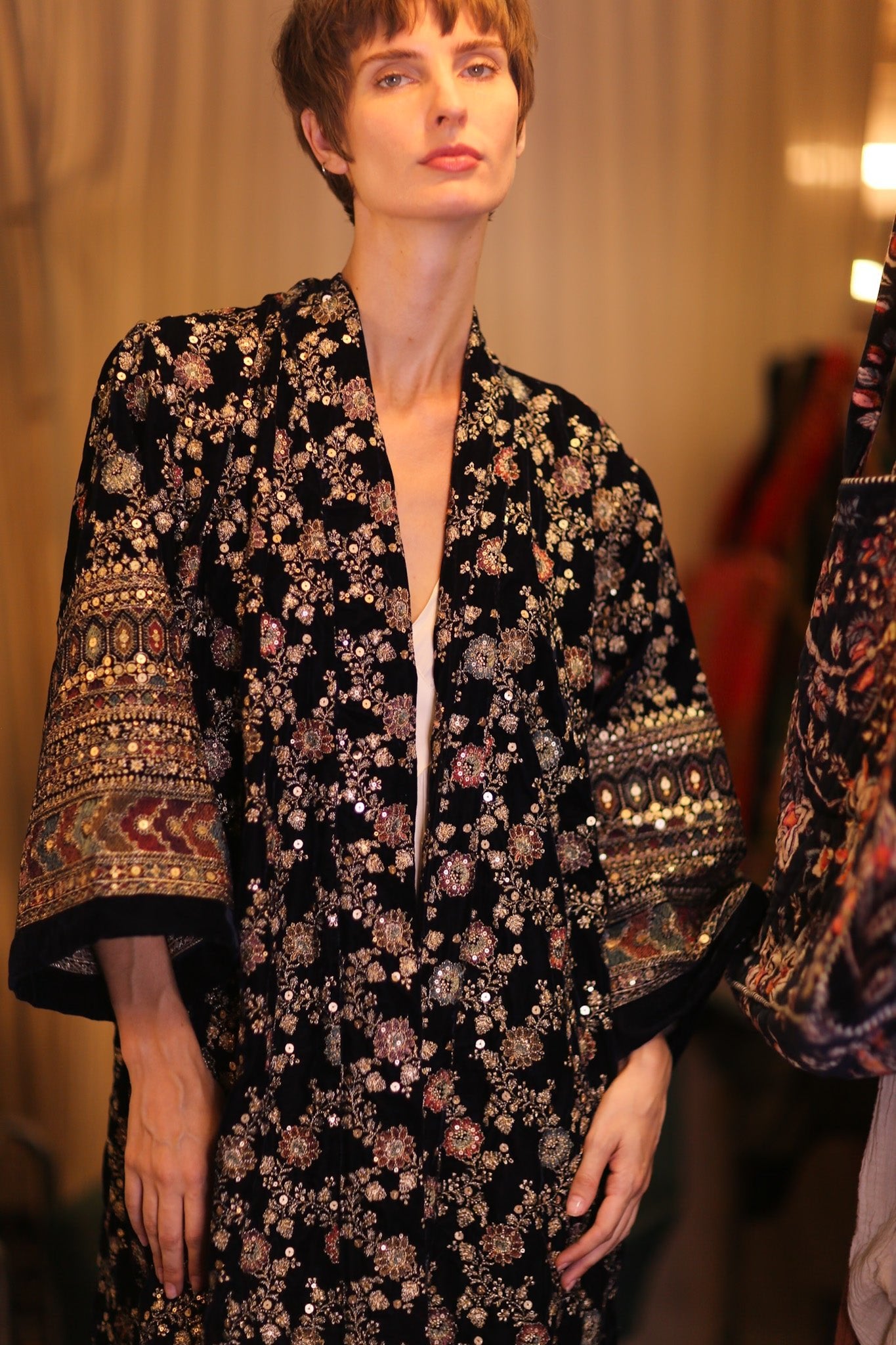 EMBROIDERED VELVET LONG KIMONO MINOSCH - BANGKOK TAILOR CLOTHING STORE - HANDMADE CLOTHING