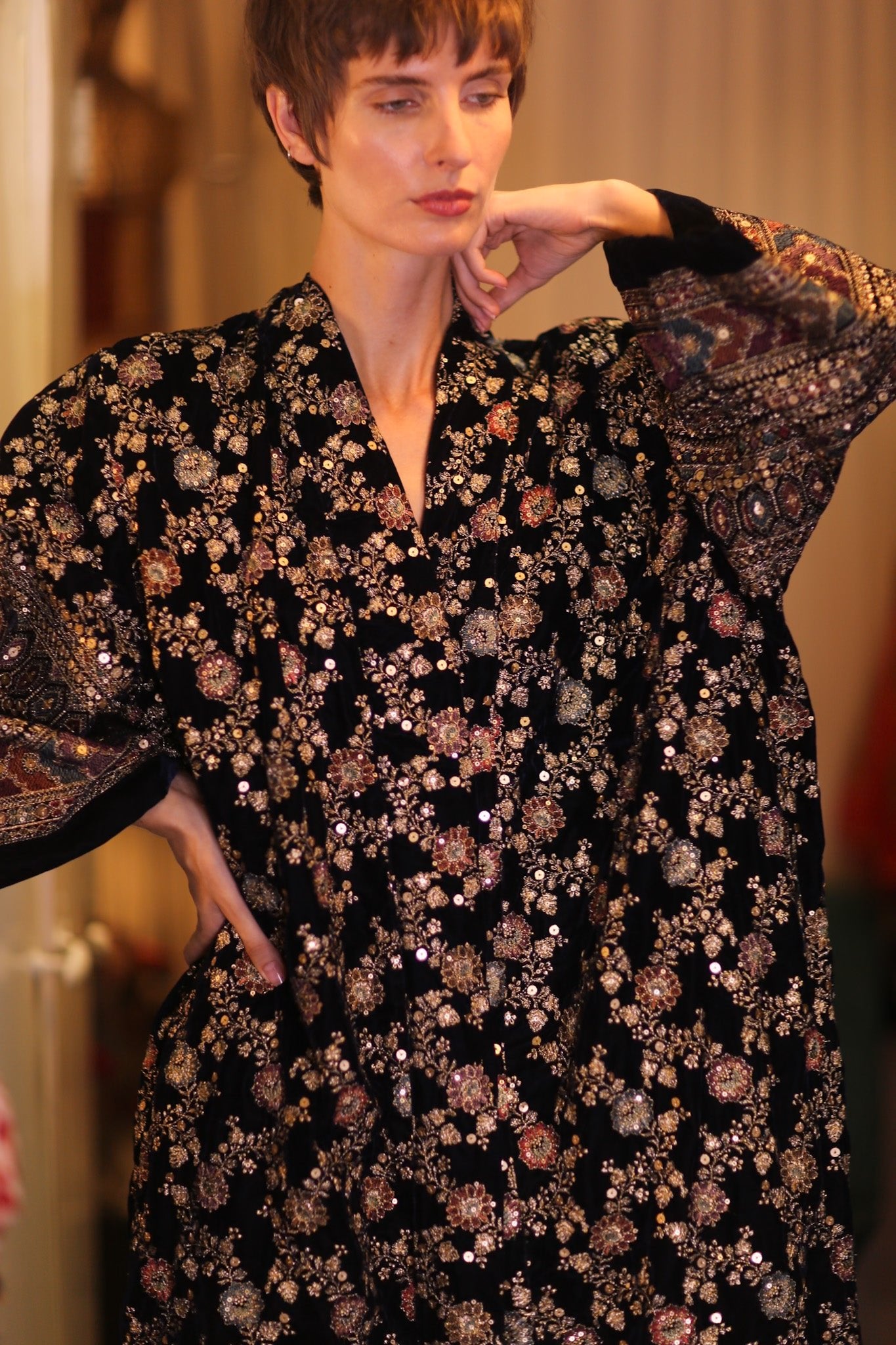 EMBROIDERED VELVET LONG KIMONO MINOSCH - BANGKOK TAILOR CLOTHING STORE - HANDMADE CLOTHING