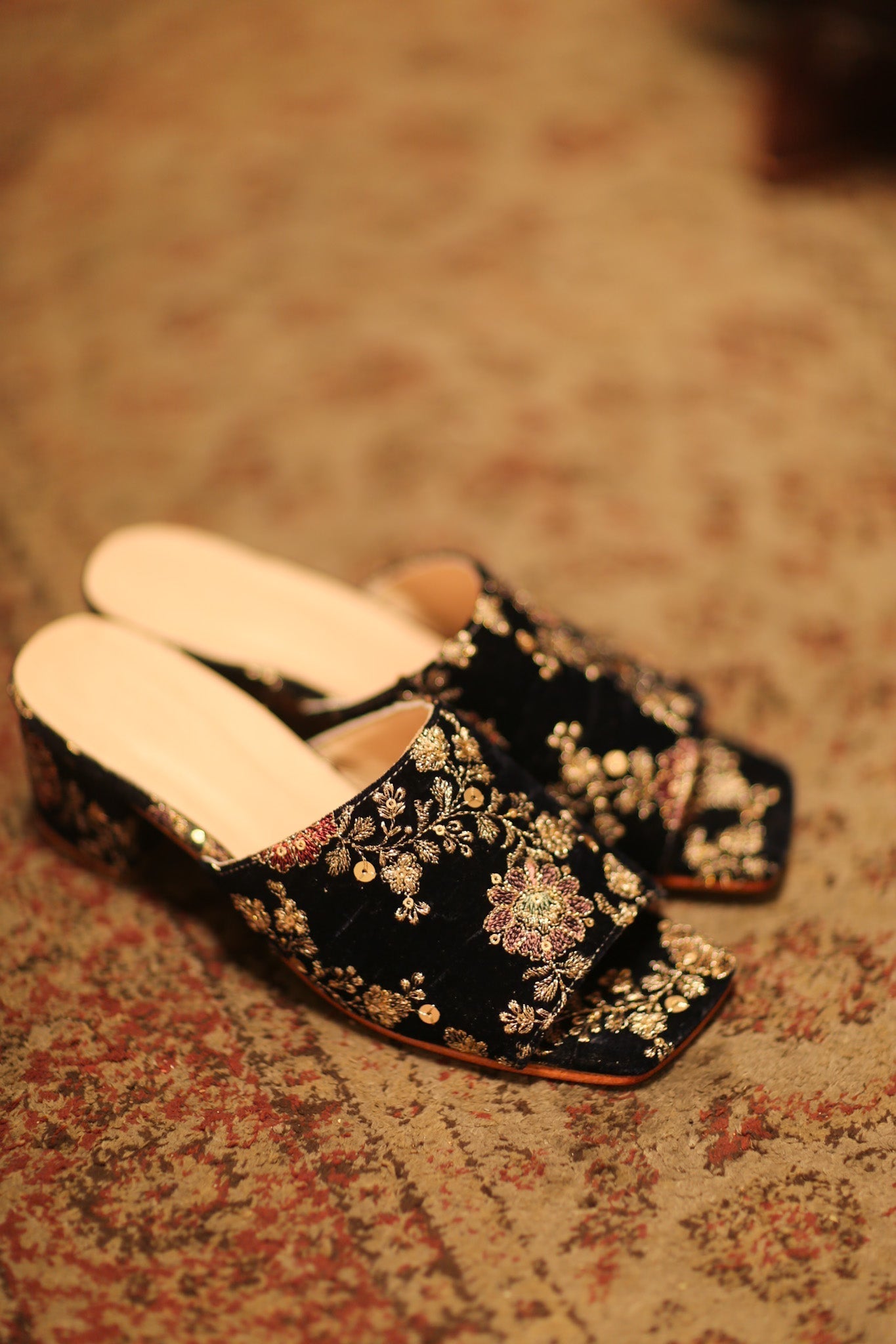 EMBROIDERED VELVET MULES LINDU - BANGKOK TAILOR CLOTHING STORE - HANDMADE CLOTHING