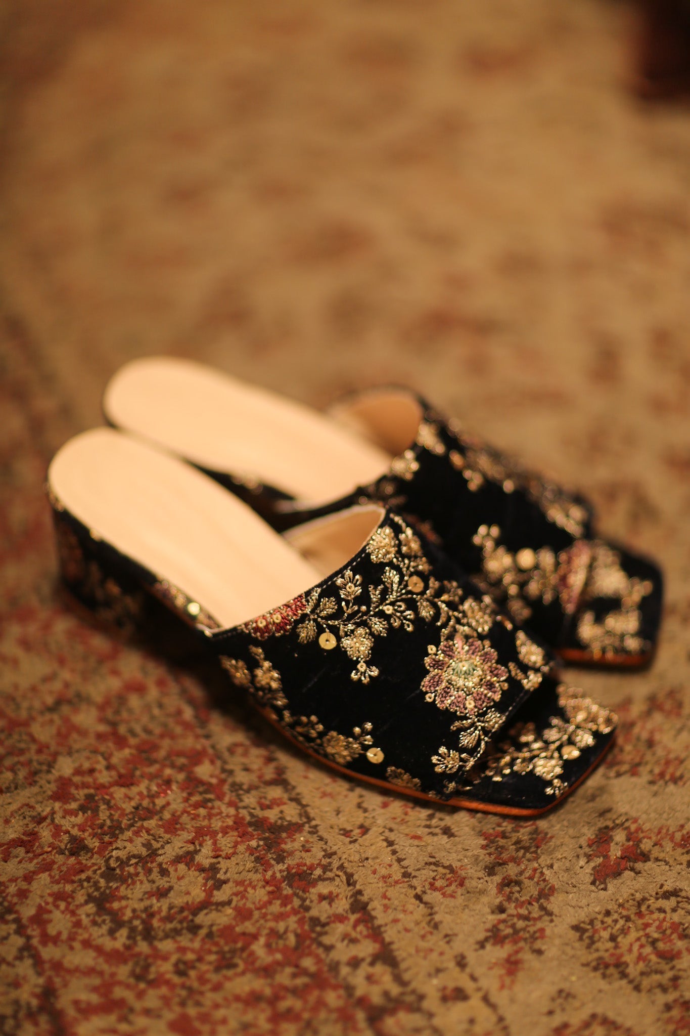 EMBROIDERED VELVET MULES LINDU - BANGKOK TAILOR CLOTHING STORE - HANDMADE CLOTHING