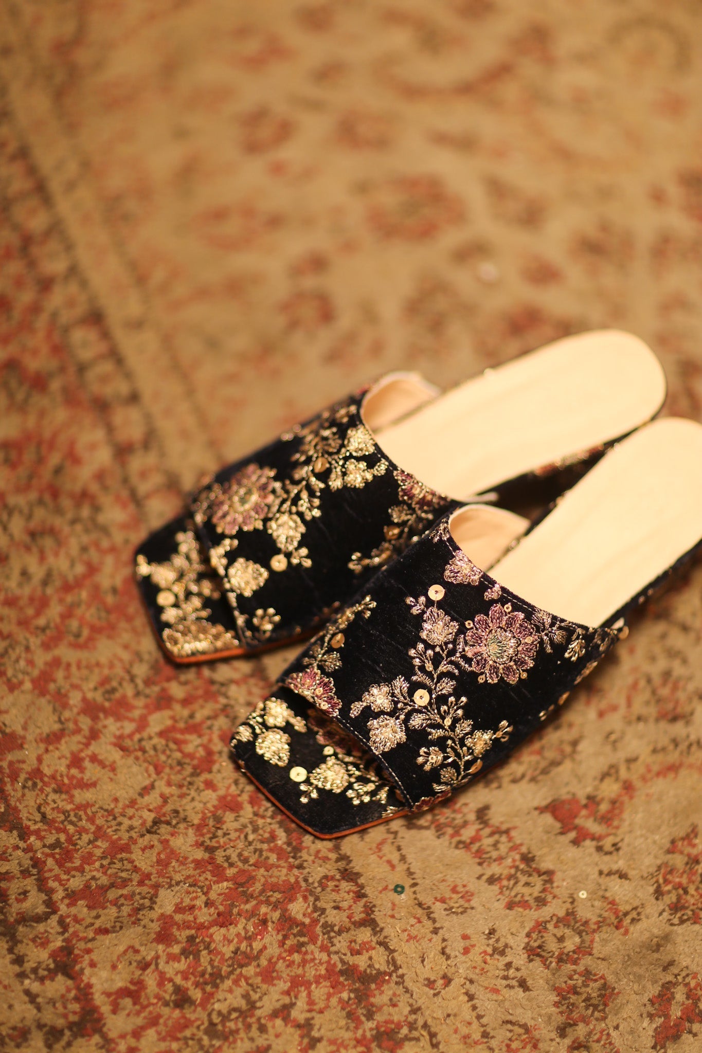EMBROIDERED VELVET MULES LINDU - BANGKOK TAILOR CLOTHING STORE - HANDMADE CLOTHING