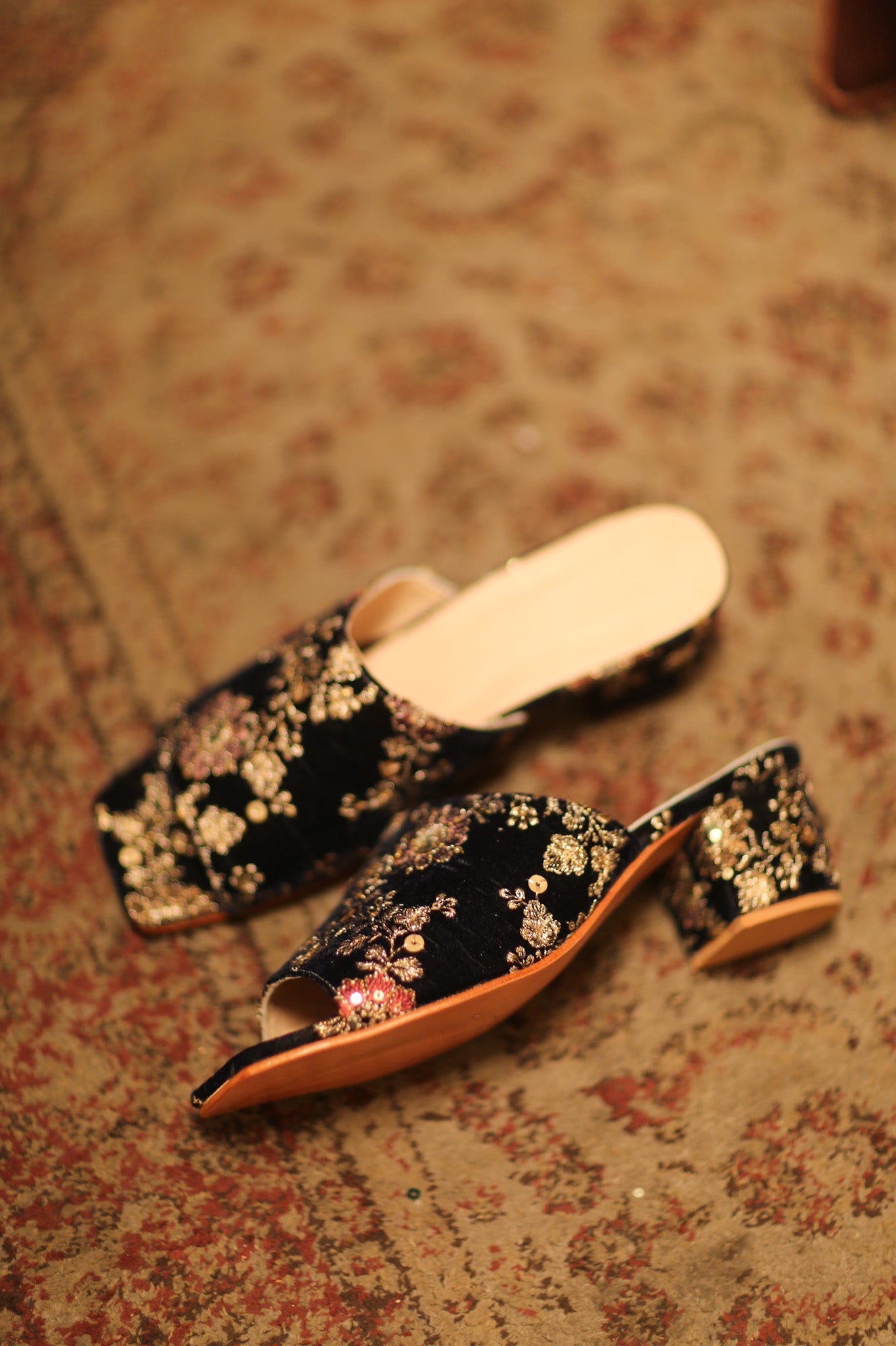 EMBROIDERED VELVET MULES LINDU - BANGKOK TAILOR CLOTHING STORE - HANDMADE CLOTHING