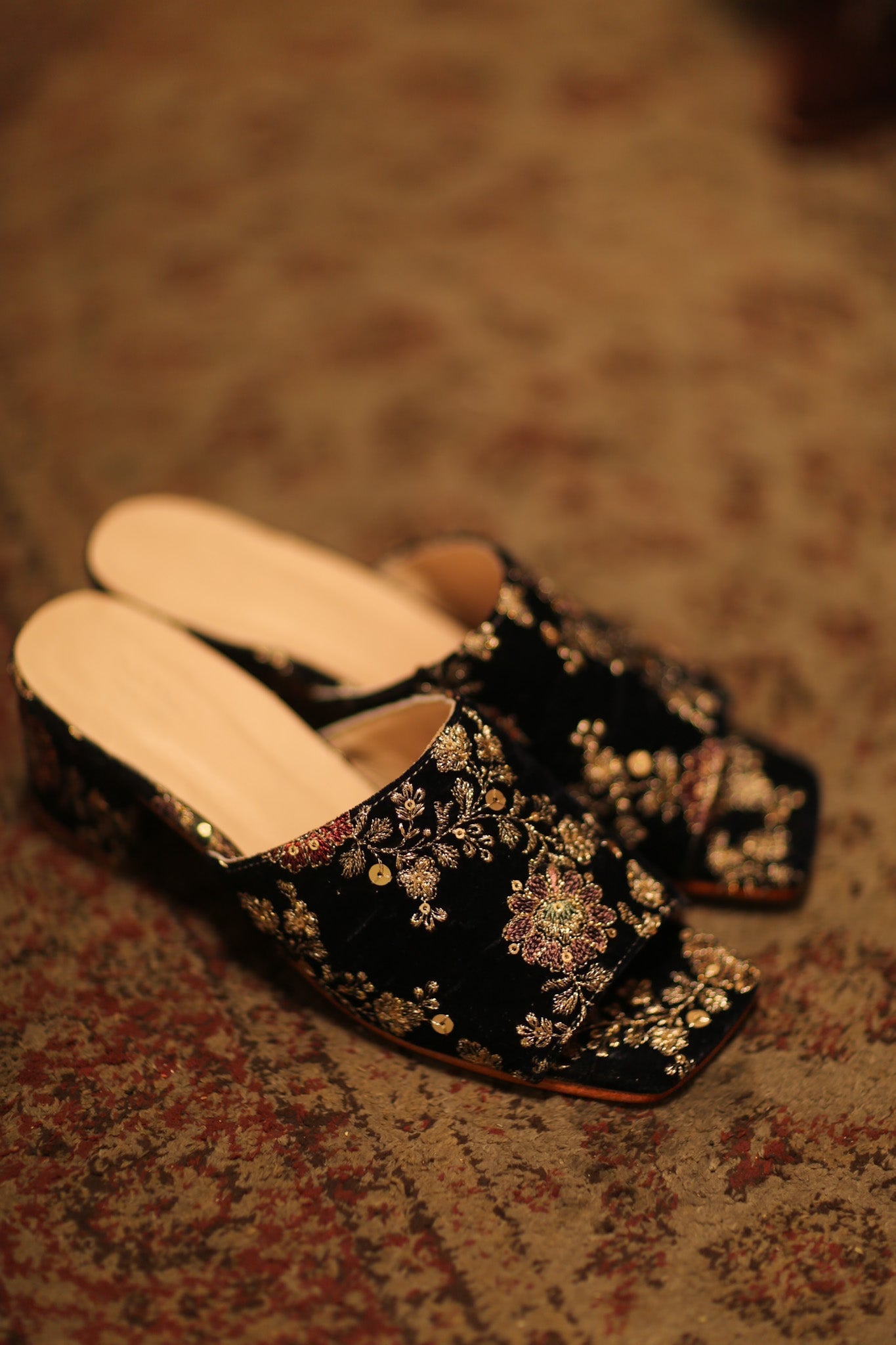 EMBROIDERED VELVET MULES LINDU - BANGKOK TAILOR CLOTHING STORE - HANDMADE CLOTHING