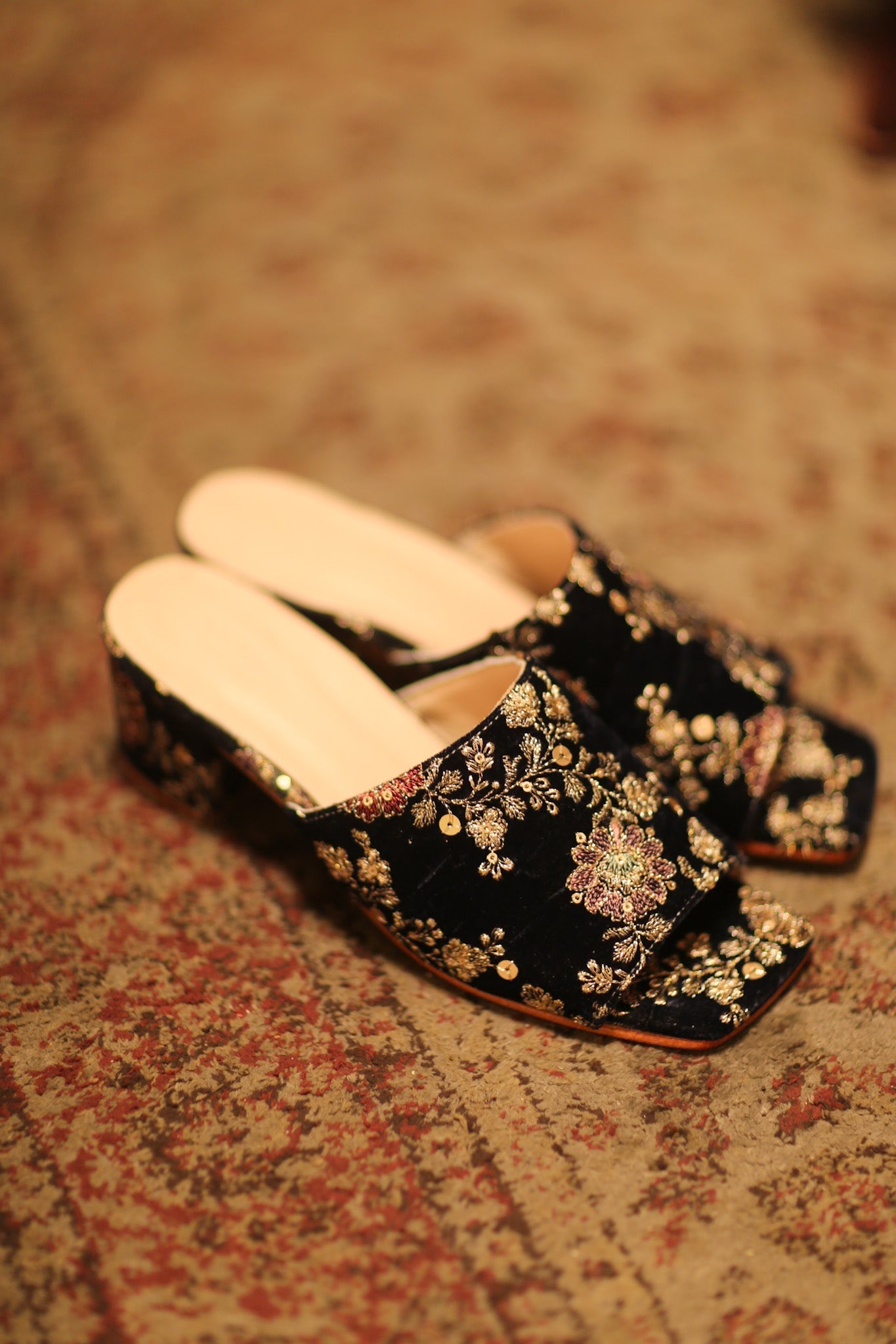 EMBROIDERED VELVET MULES LINDU - BANGKOK TAILOR CLOTHING STORE - HANDMADE CLOTHING