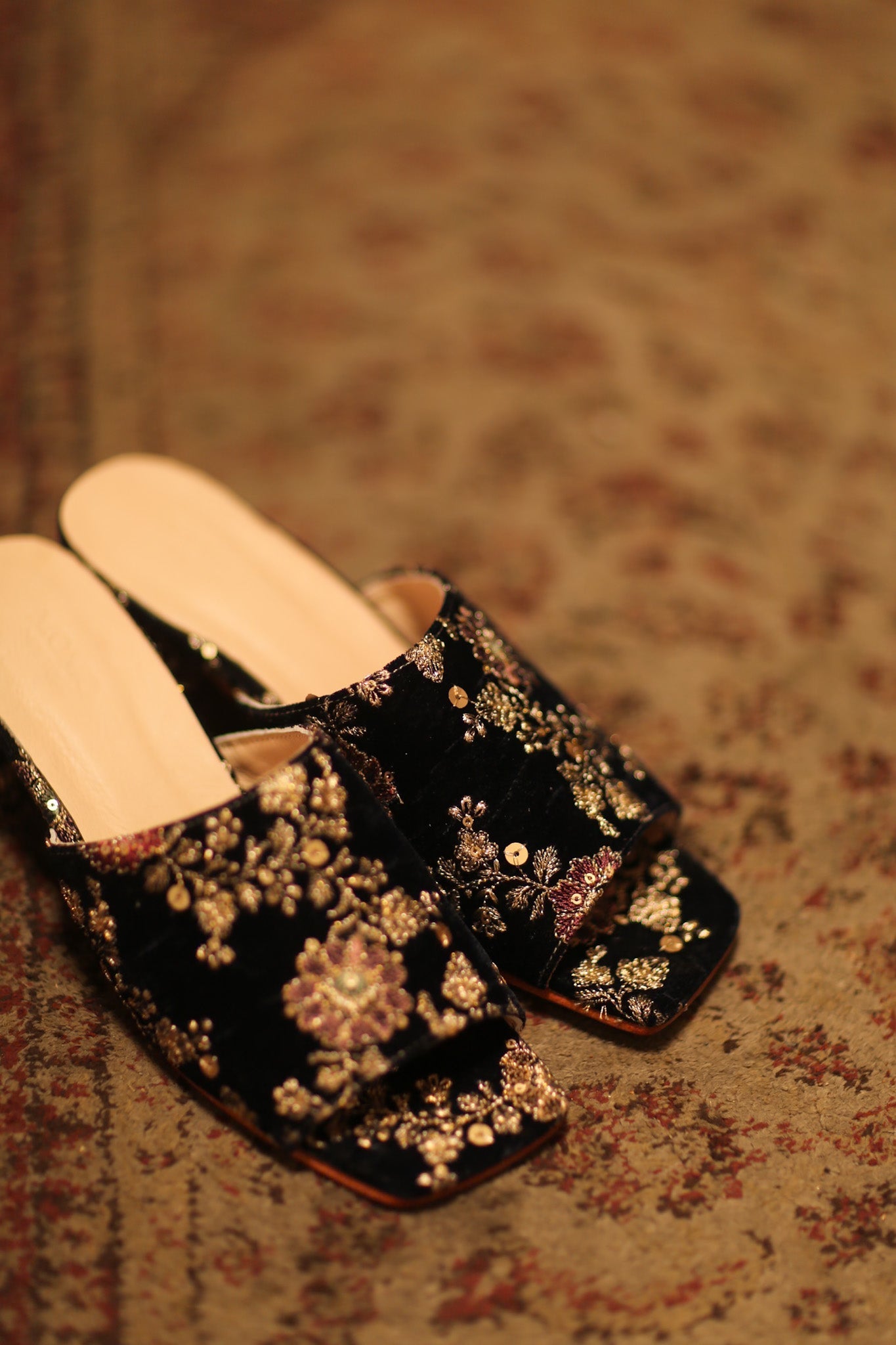 EMBROIDERED VELVET MULES LINDU - BANGKOK TAILOR CLOTHING STORE - HANDMADE CLOTHING