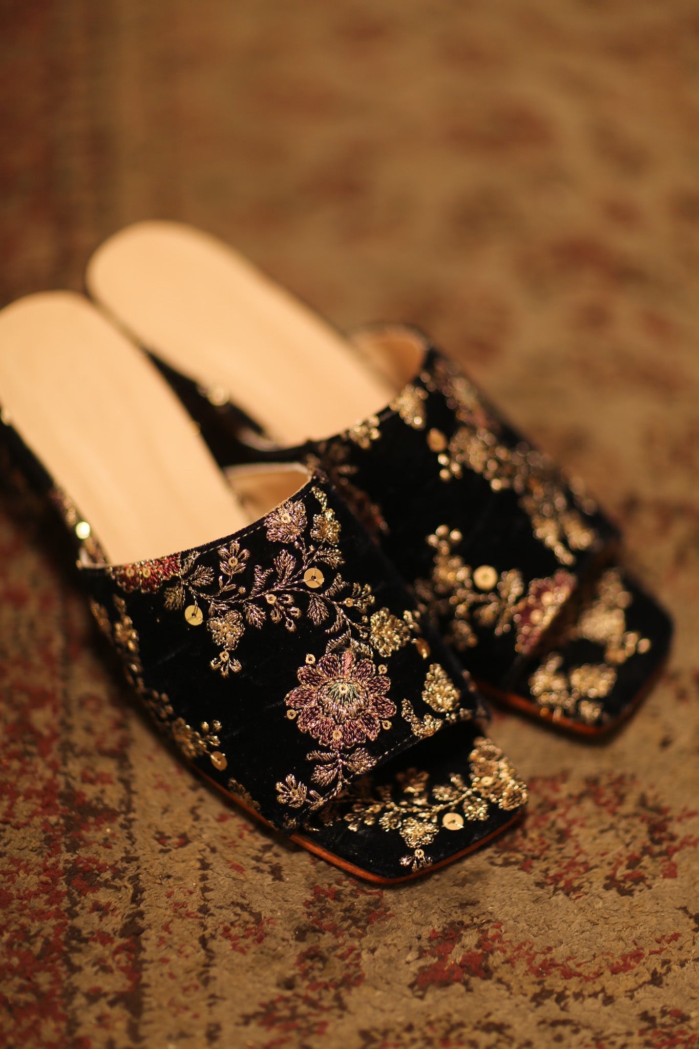 EMBROIDERED VELVET MULES LINDU - BANGKOK TAILOR CLOTHING STORE - HANDMADE CLOTHING