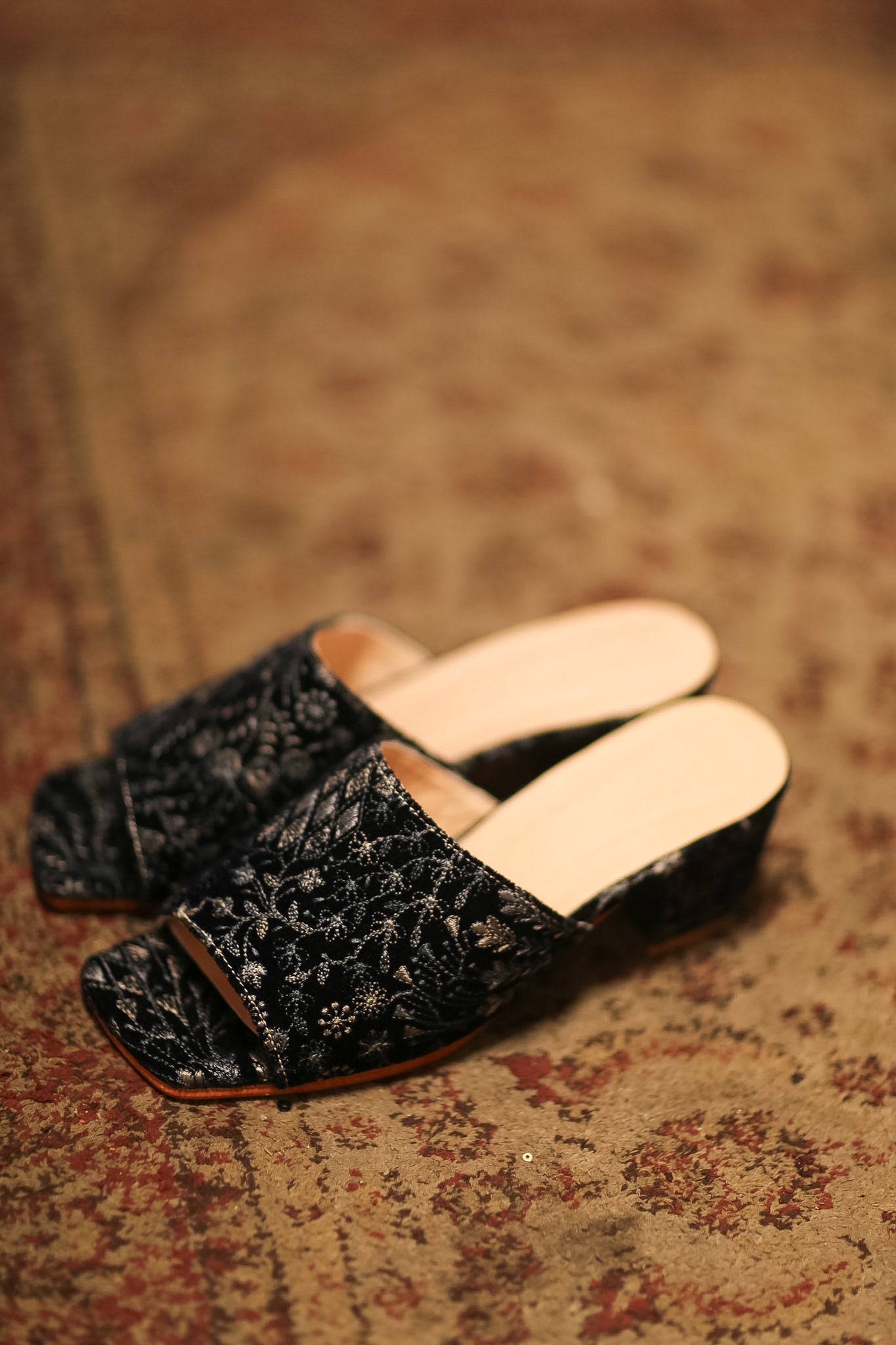 EMBROIDERED VELVET MULES ORINUT - BANGKOK TAILOR CLOTHING STORE - HANDMADE CLOTHING