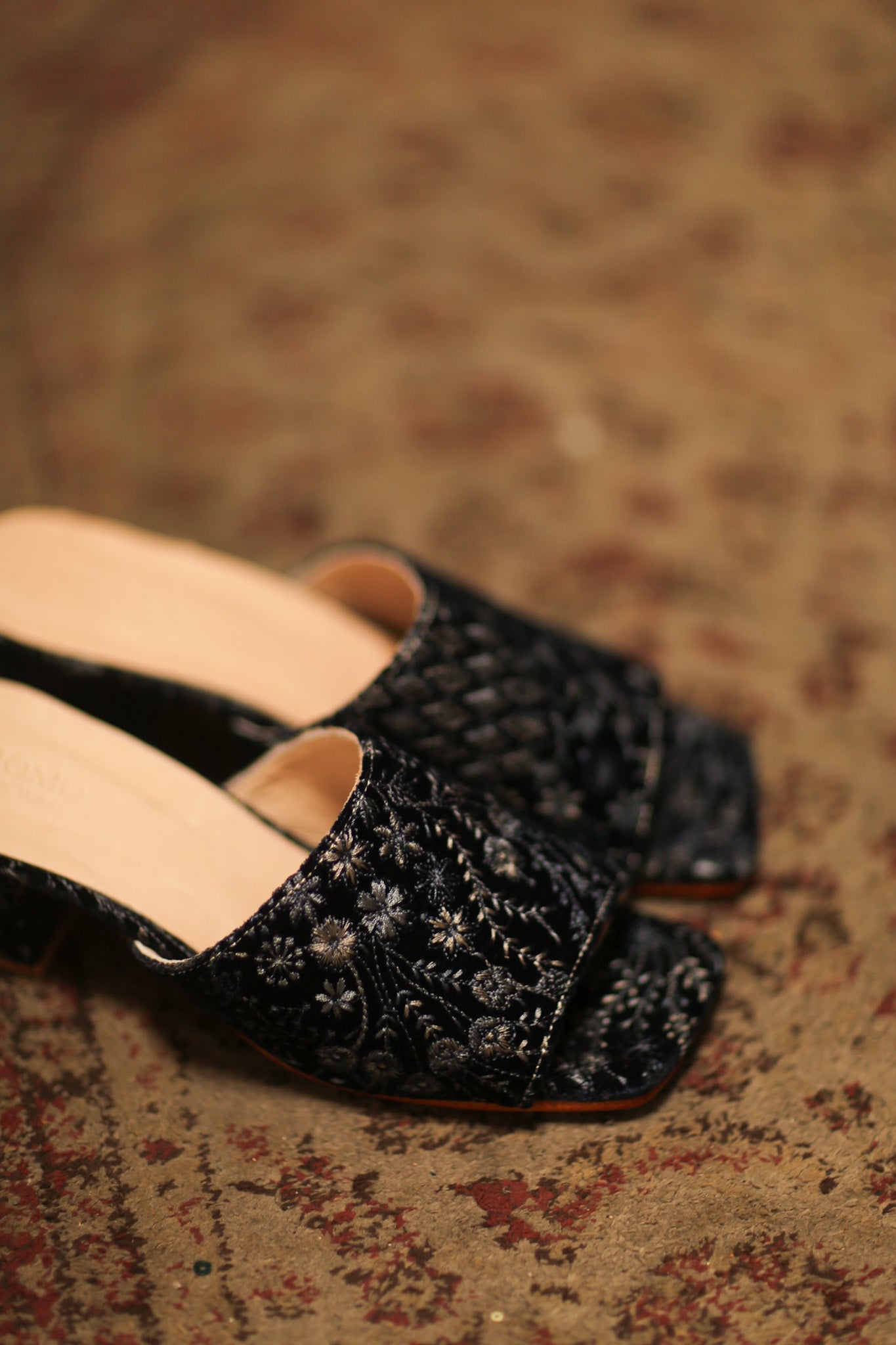 EMBROIDERED VELVET MULES ORINUT - BANGKOK TAILOR CLOTHING STORE - HANDMADE CLOTHING
