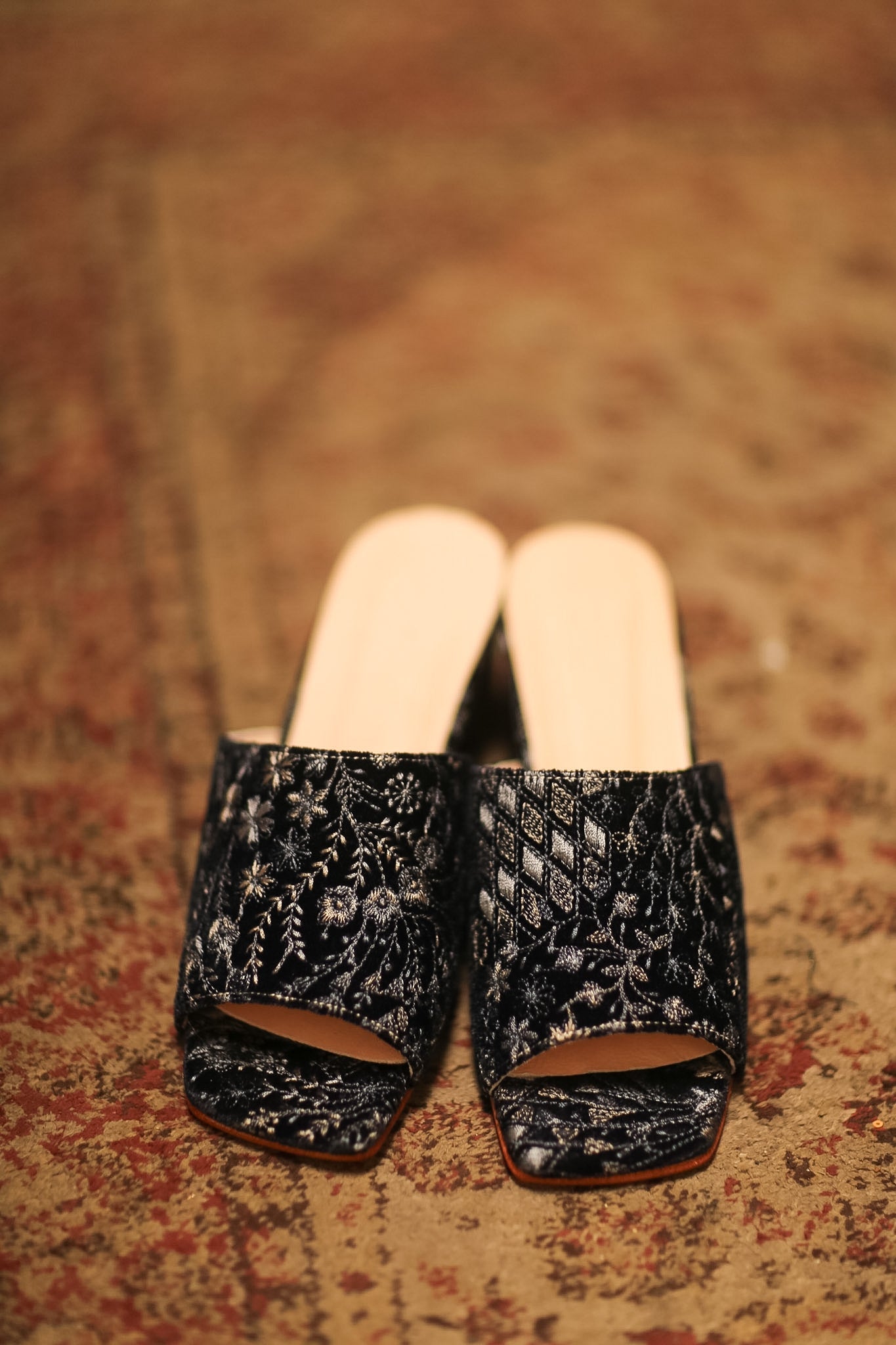 EMBROIDERED VELVET MULES ORINUT - BANGKOK TAILOR CLOTHING STORE - HANDMADE CLOTHING