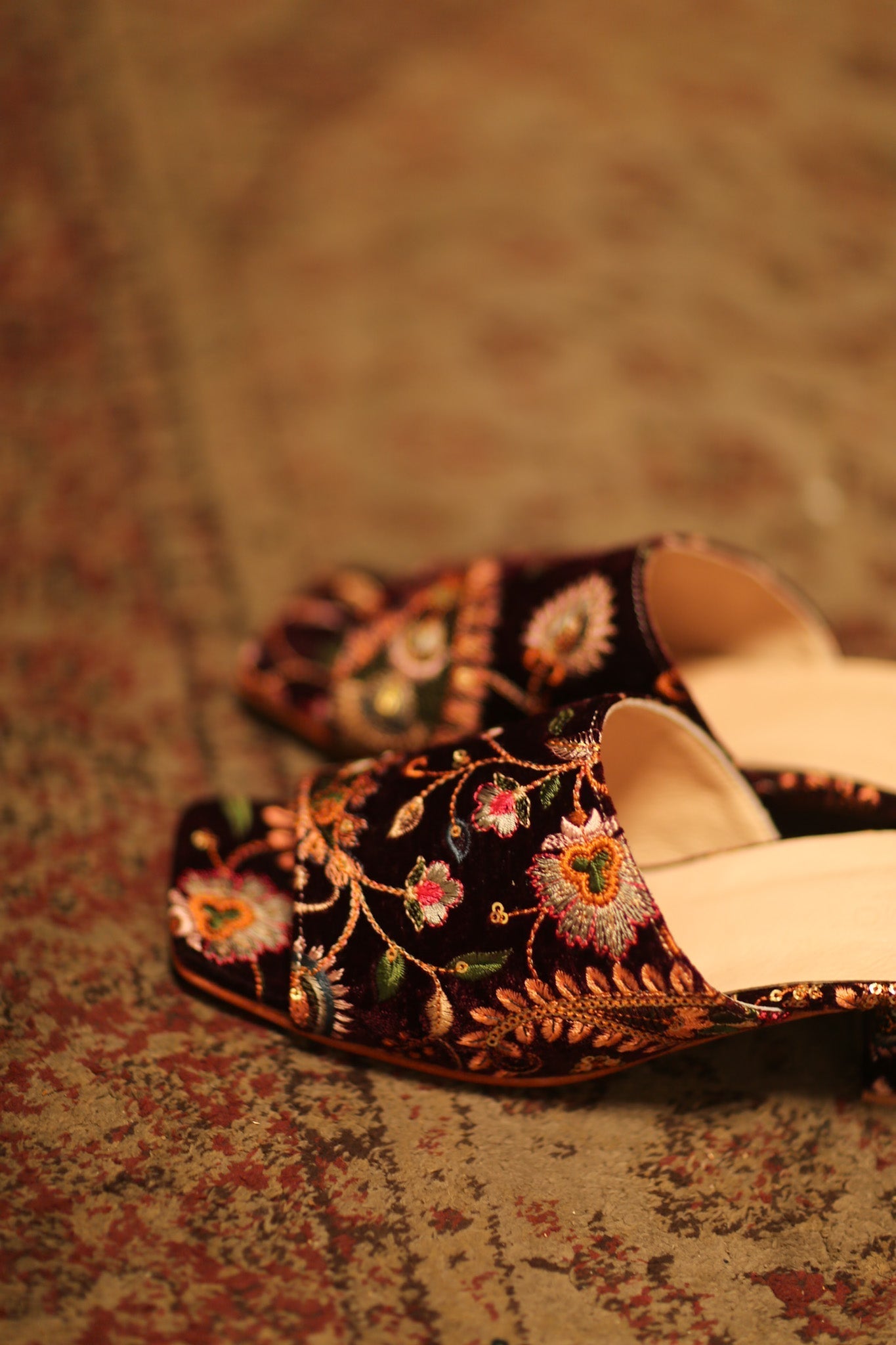 EMBROIDERED VELVET MULES PROTU - BANGKOK TAILOR CLOTHING STORE - HANDMADE CLOTHING